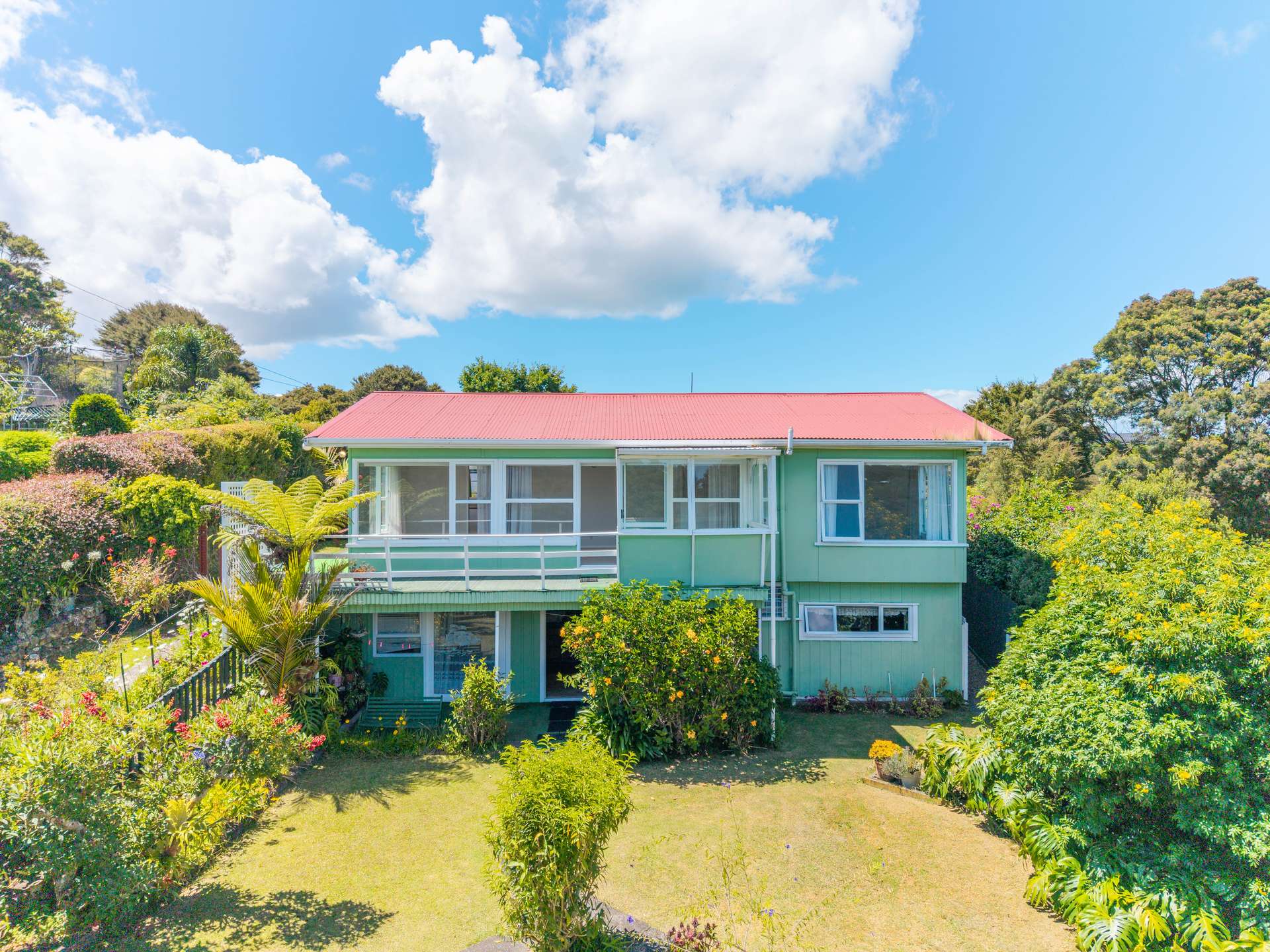 16 Hekerua Road photo 2