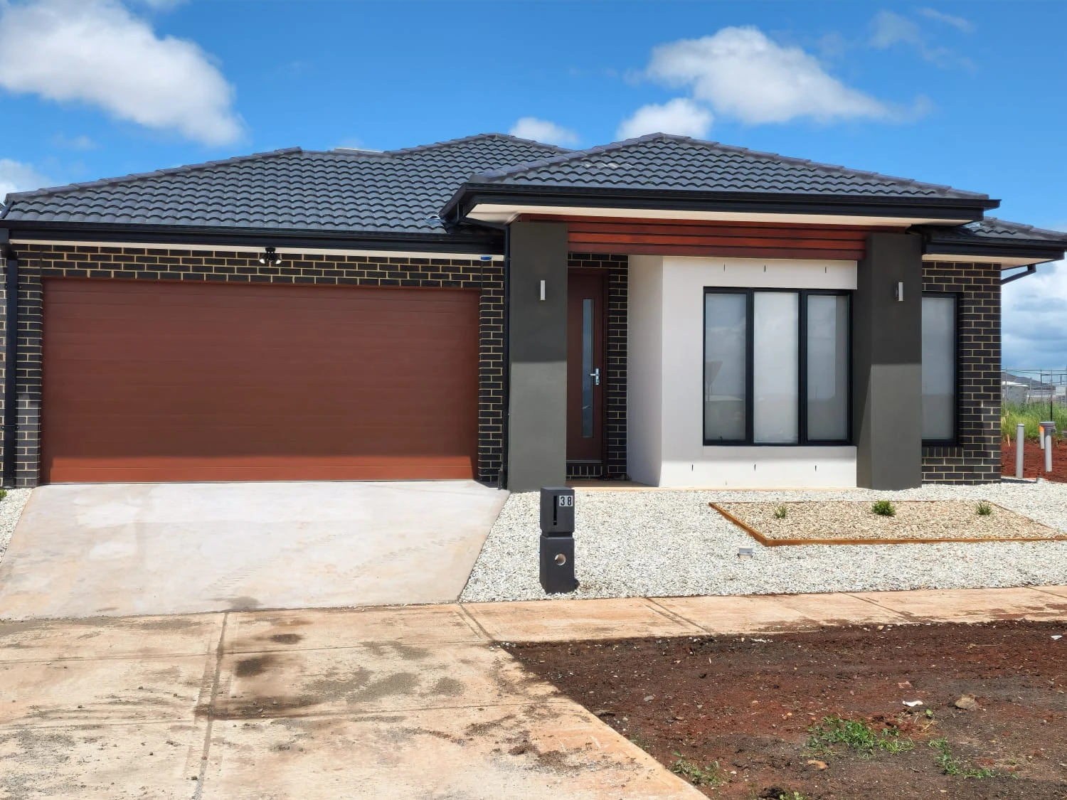 38 Whitecross Drive, THORNHILL PARK, VIC 3335
