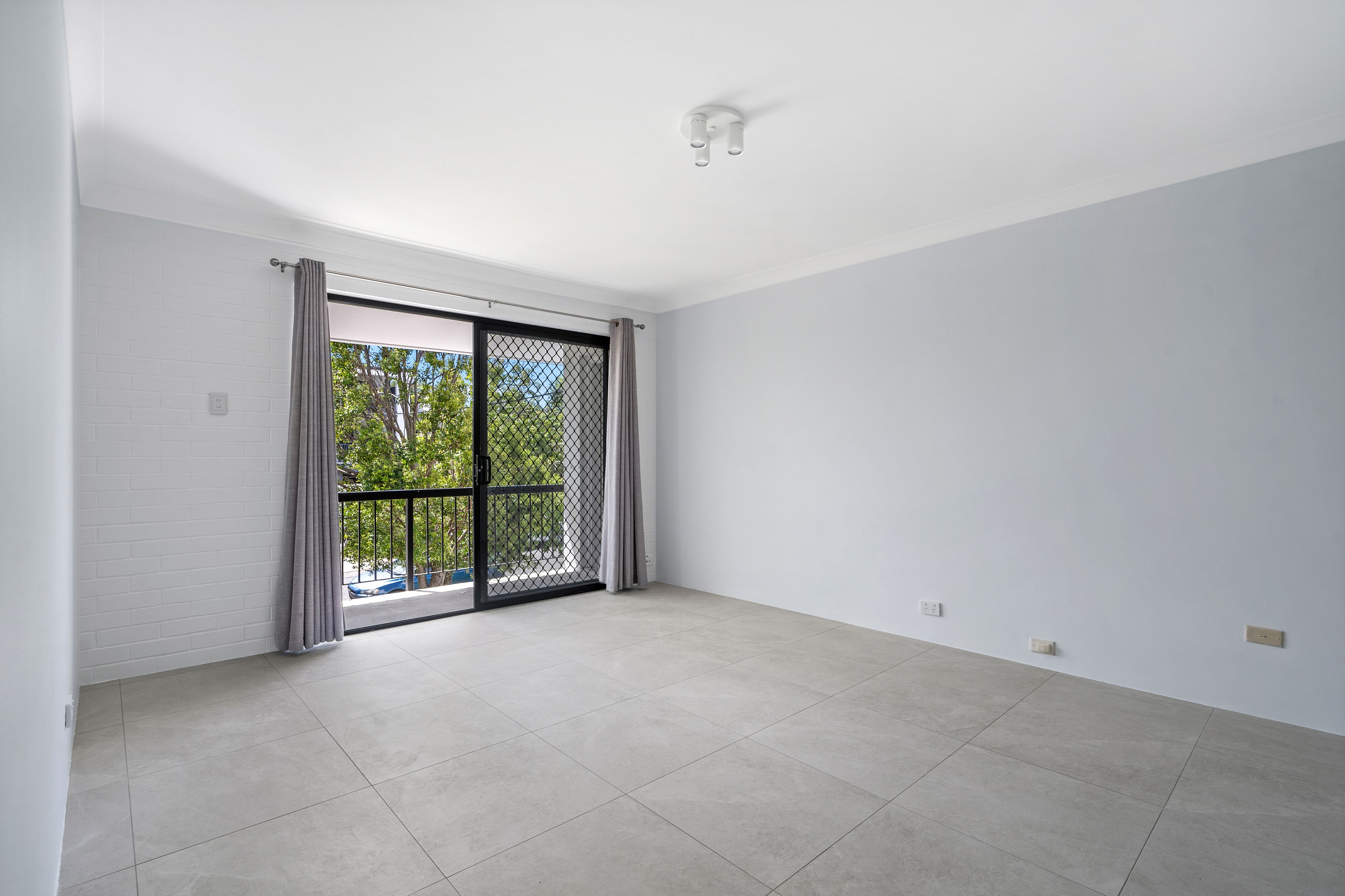 1/32 Grasspan Street — photo 9 of 16