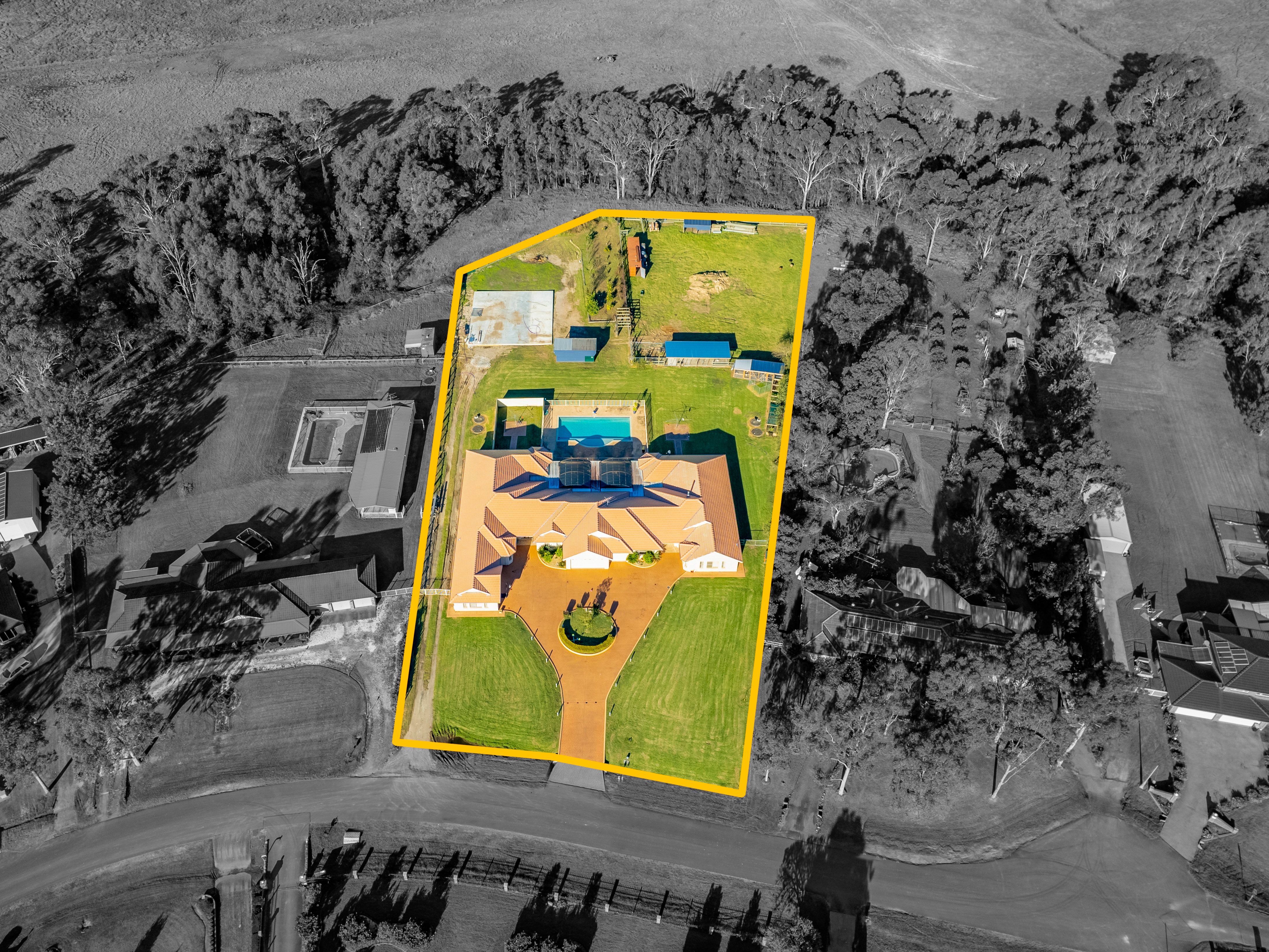 10 & 10a Bordeaux Place, Orchard Hills, NSW 2748