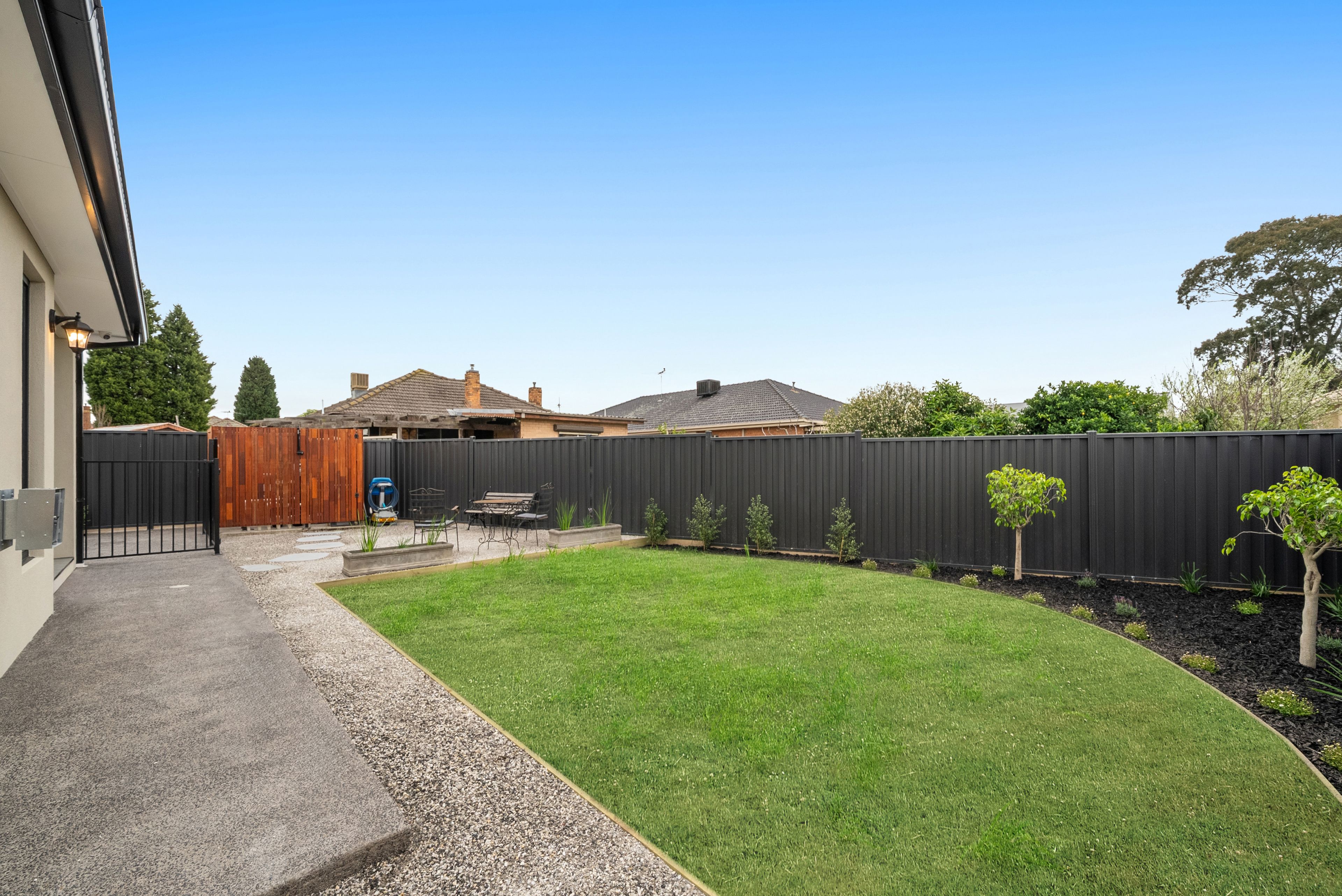 24 Derrick Street — photo 15 of 16