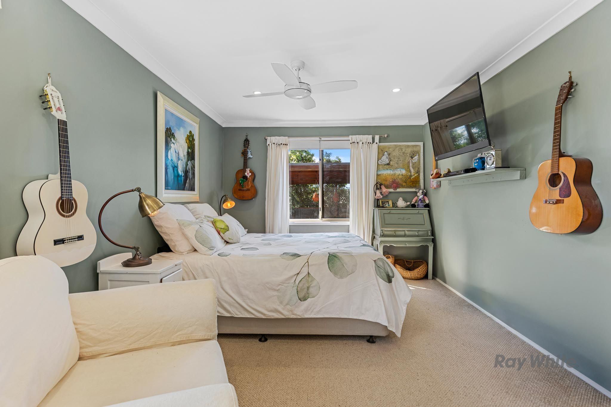 8 Wills Crescent — photo 11 of 30