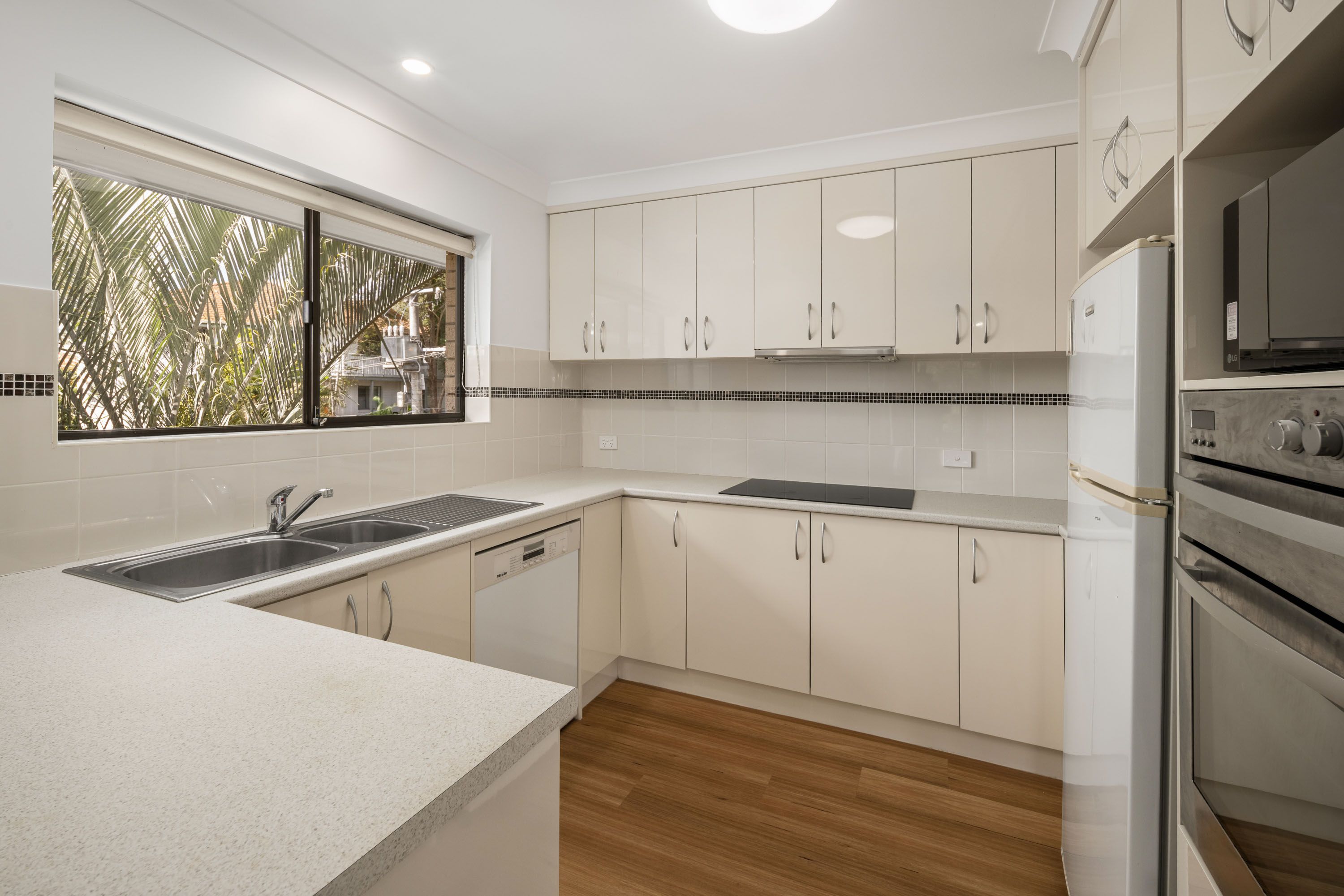 7/37 Alexandra Avenue — photo 4 of 11