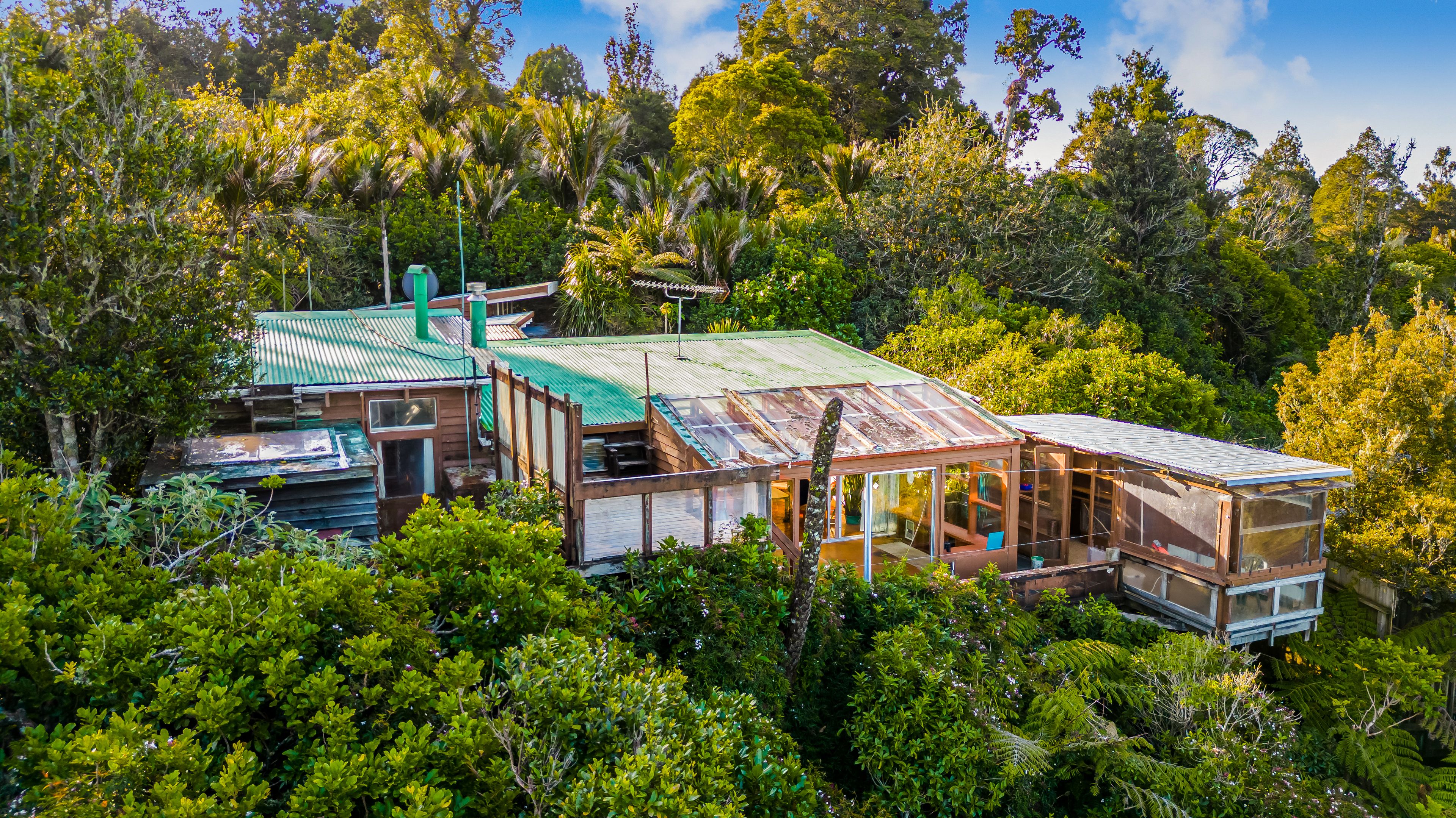 216 Scenic Drive, Titirangi, Waitakere City