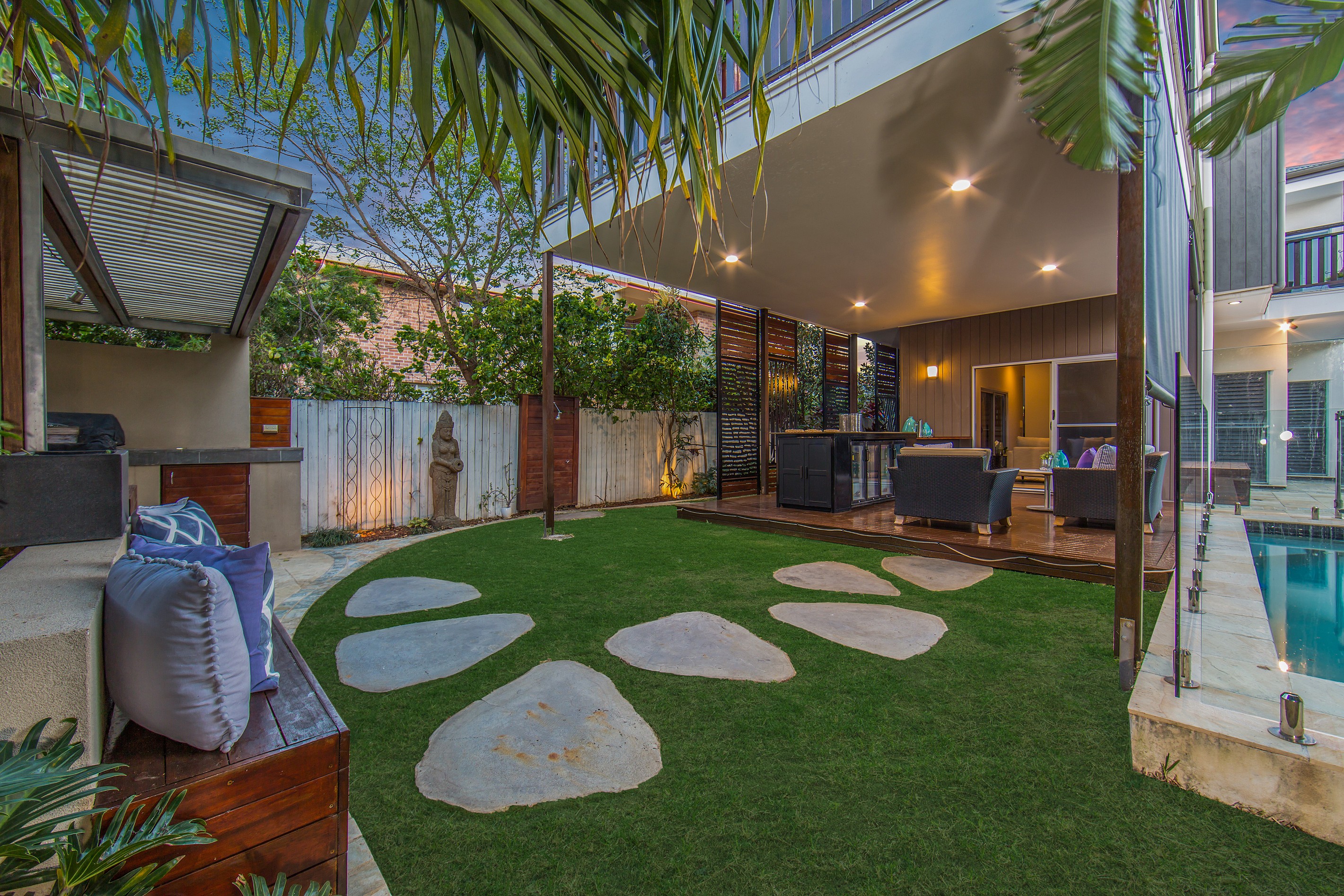 8 Third Avenue, Scarborough, QLD 4020