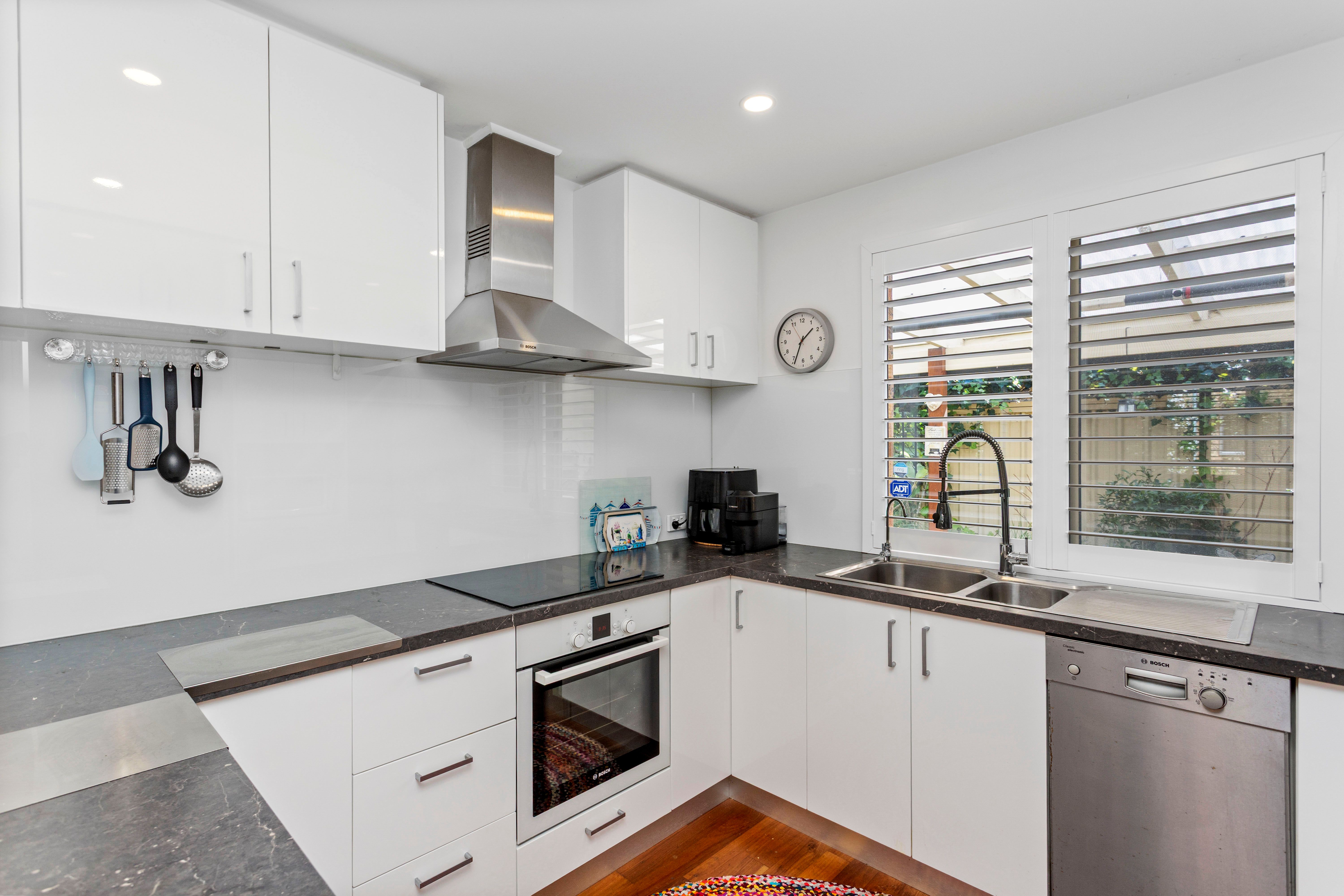 5/4 John Street — photo 6 of 27