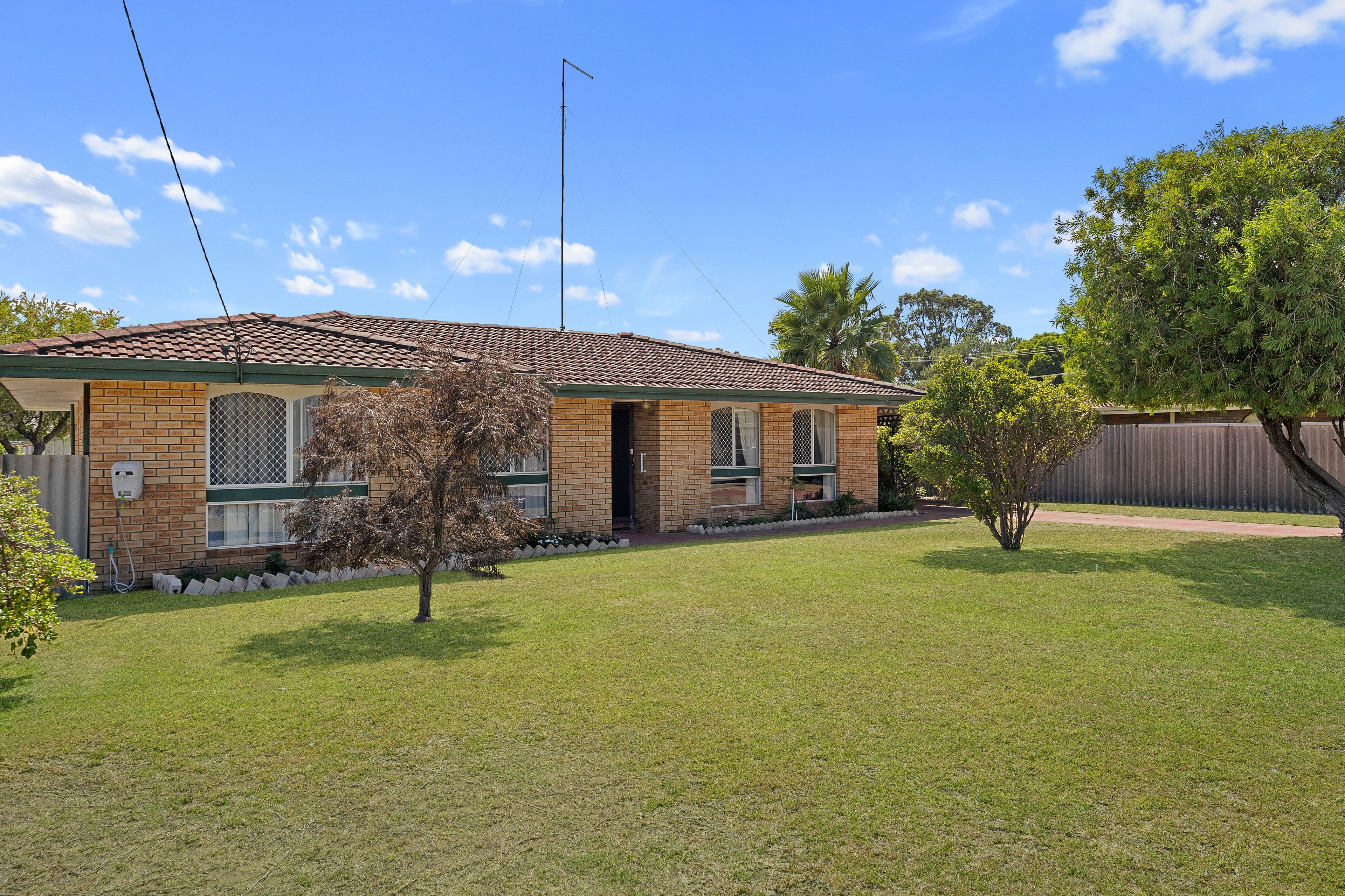 4 Arkwell Avenue, Rockingham, WA 6168
