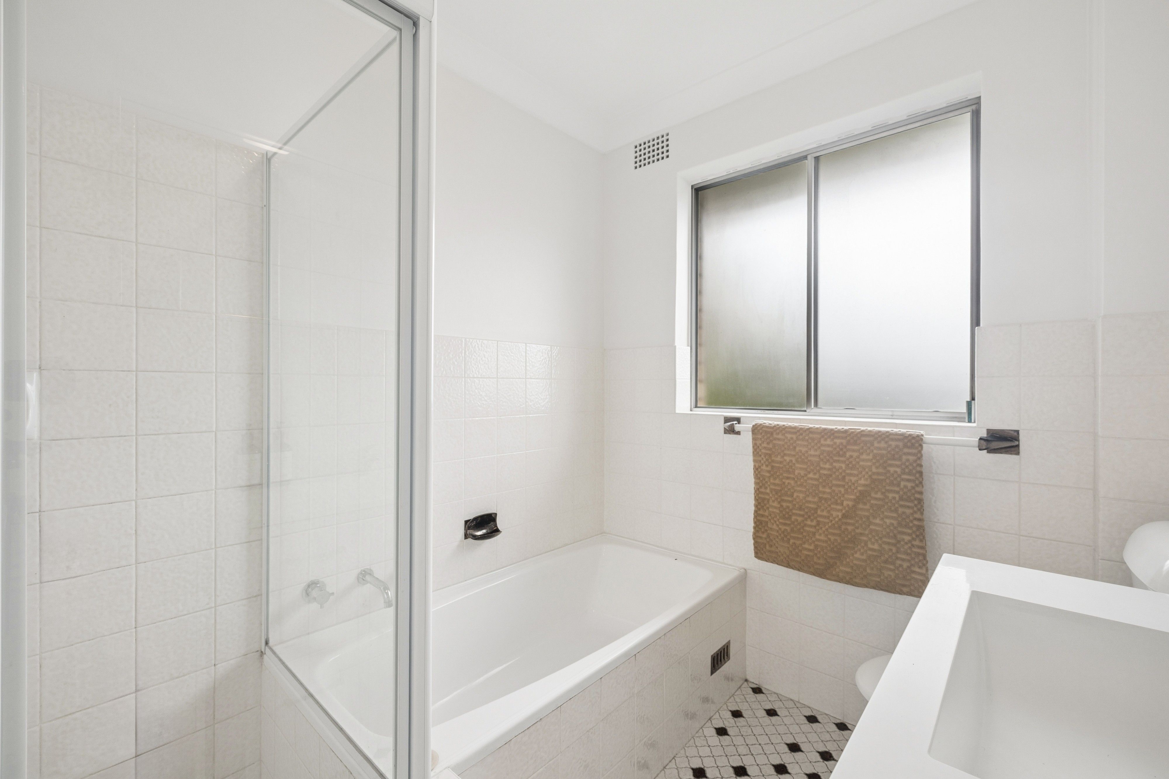9/6 Ben Boyd Road — photo 11 of 11