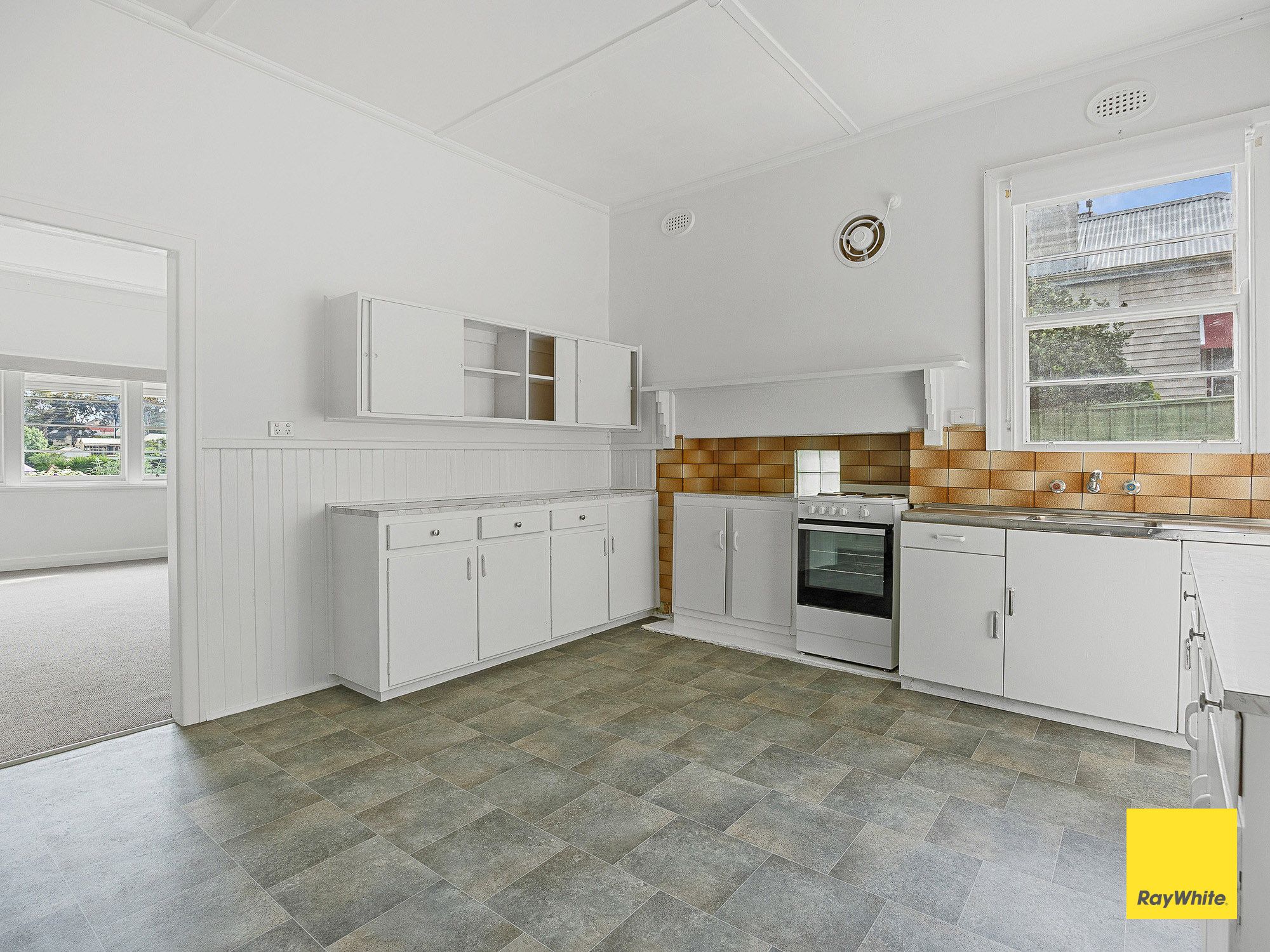 82 Mcivor Road — photo 3 of 6