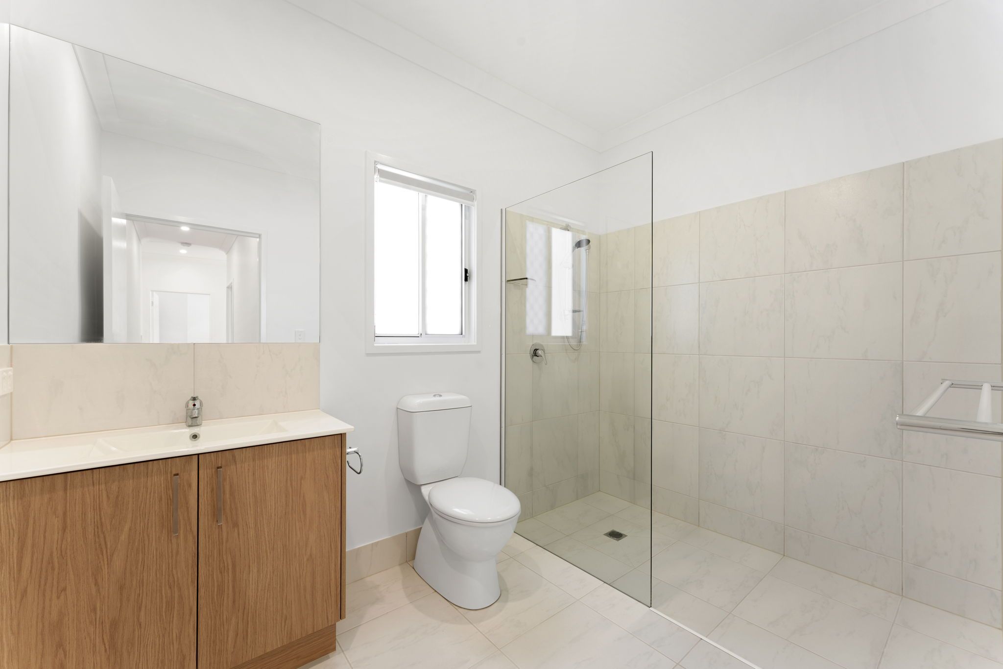 8B Woodview Street — photo 14 of 16