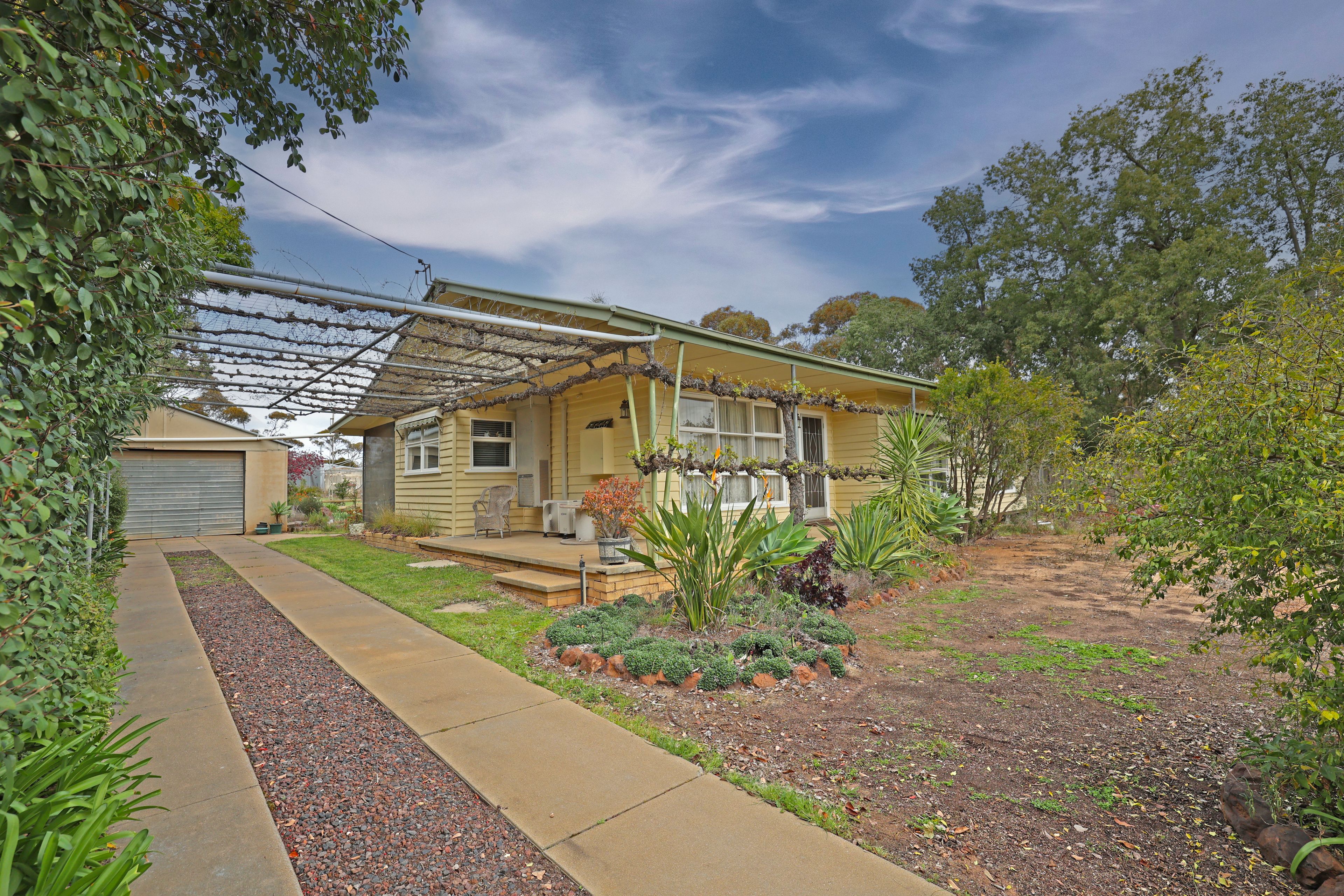 33 Cregan Street, Walpeup, VIC 3507