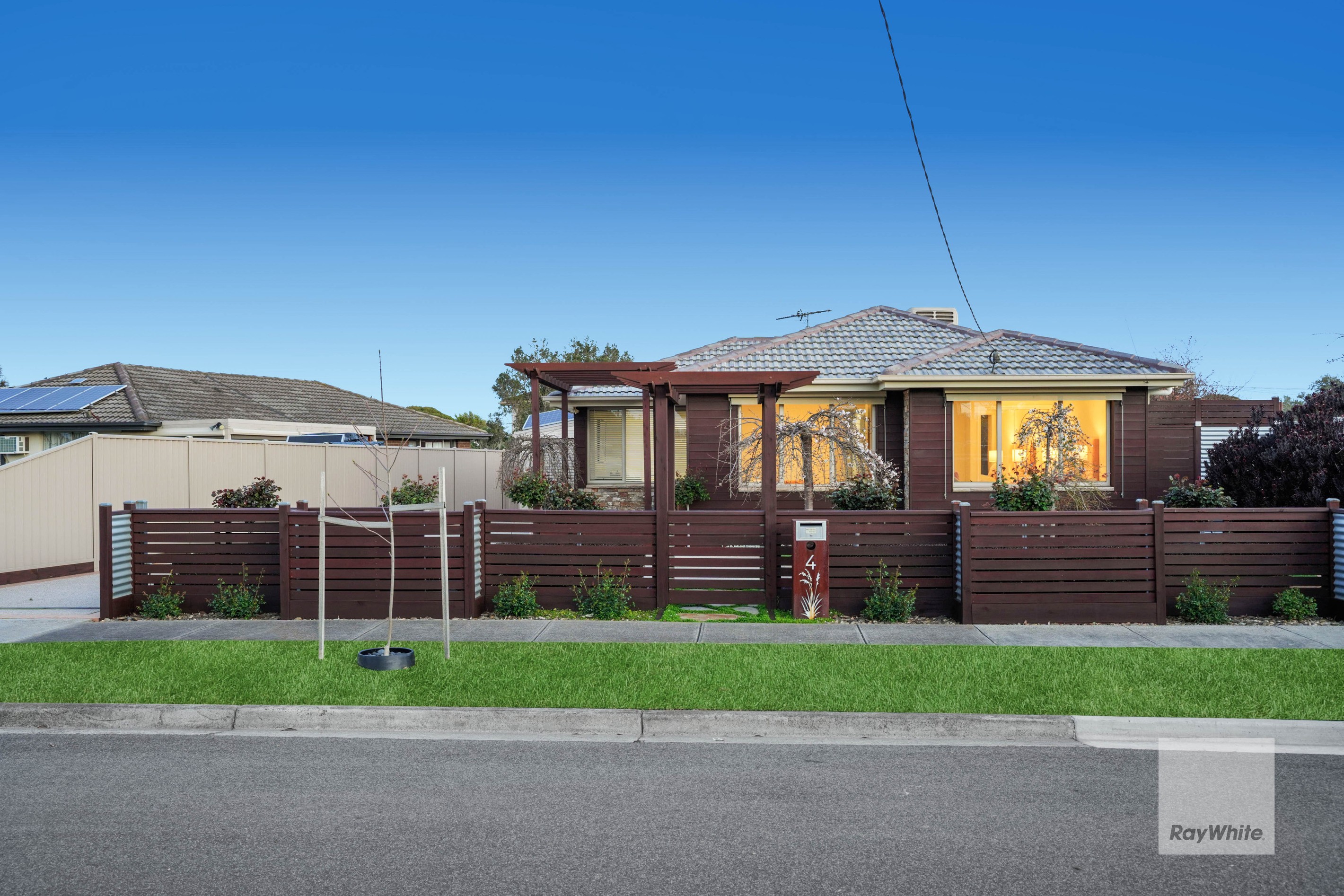 4 Jindara Court, Gladstone Park, VIC 3043