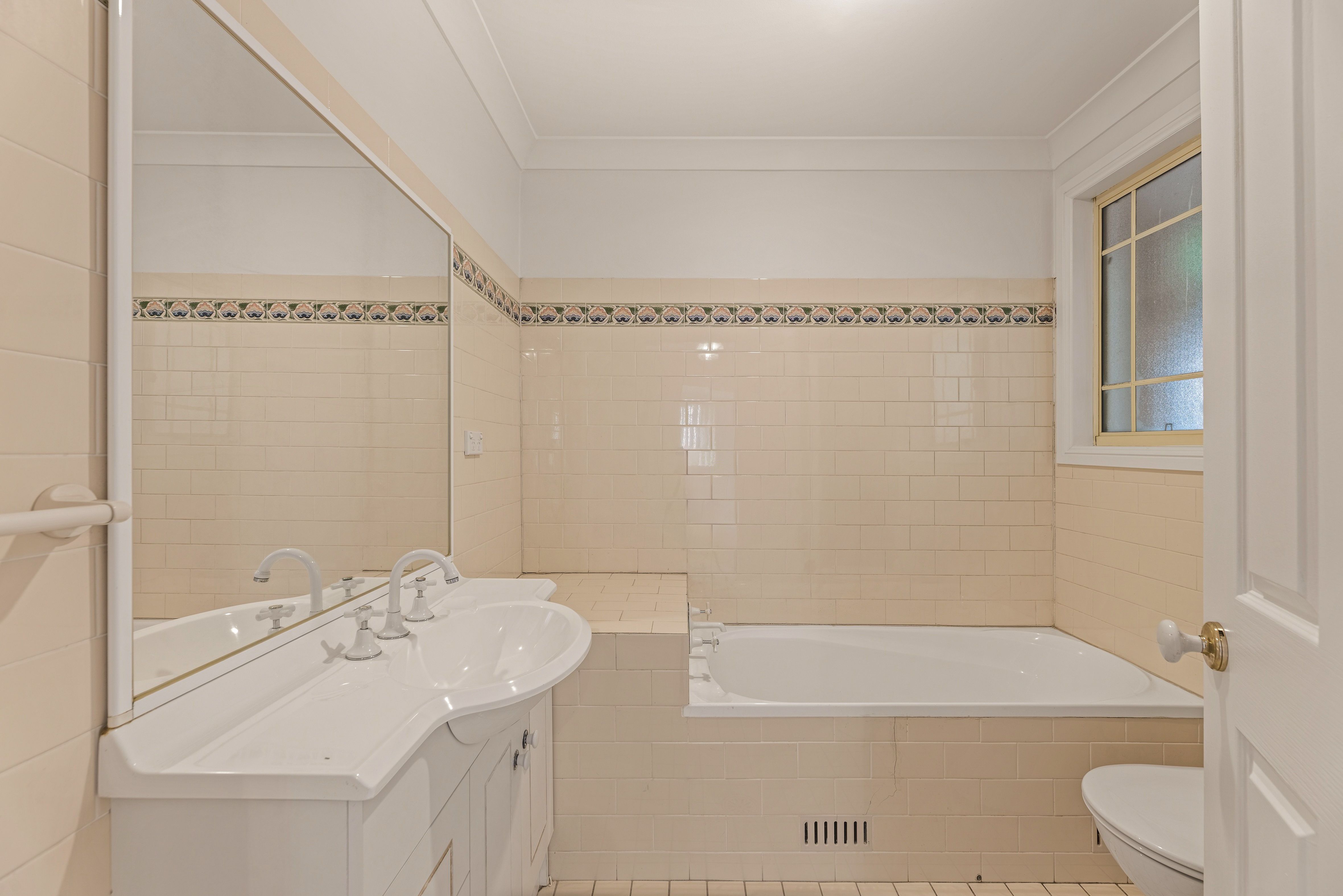 2/169-171 Waratah Street — photo 5 of 6