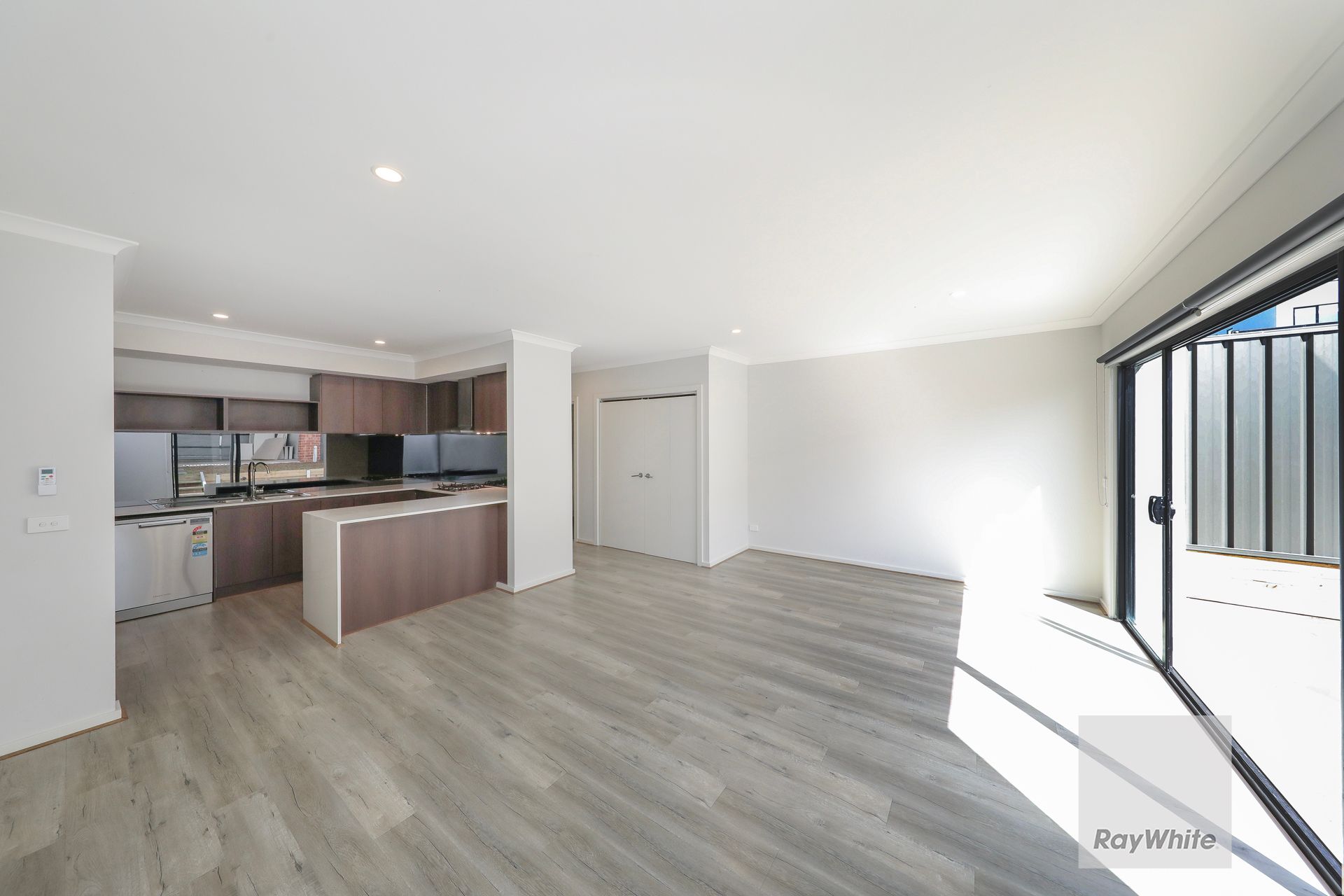 16 Zenith Walk — photo 4 of 24