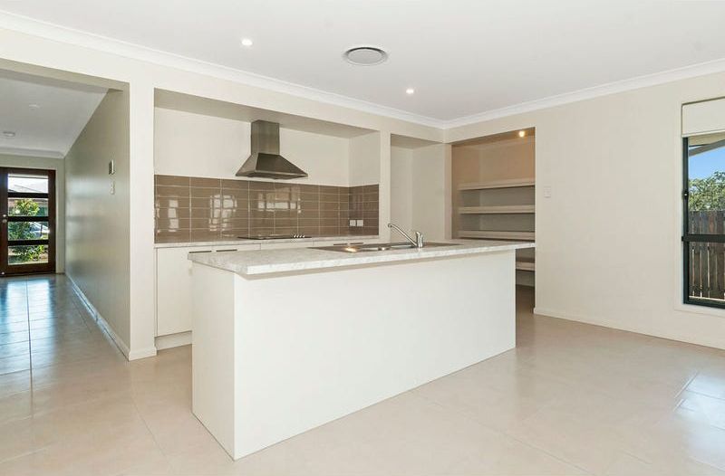 10 Naren Street, SPRING MOUNTAIN, QLD 4300