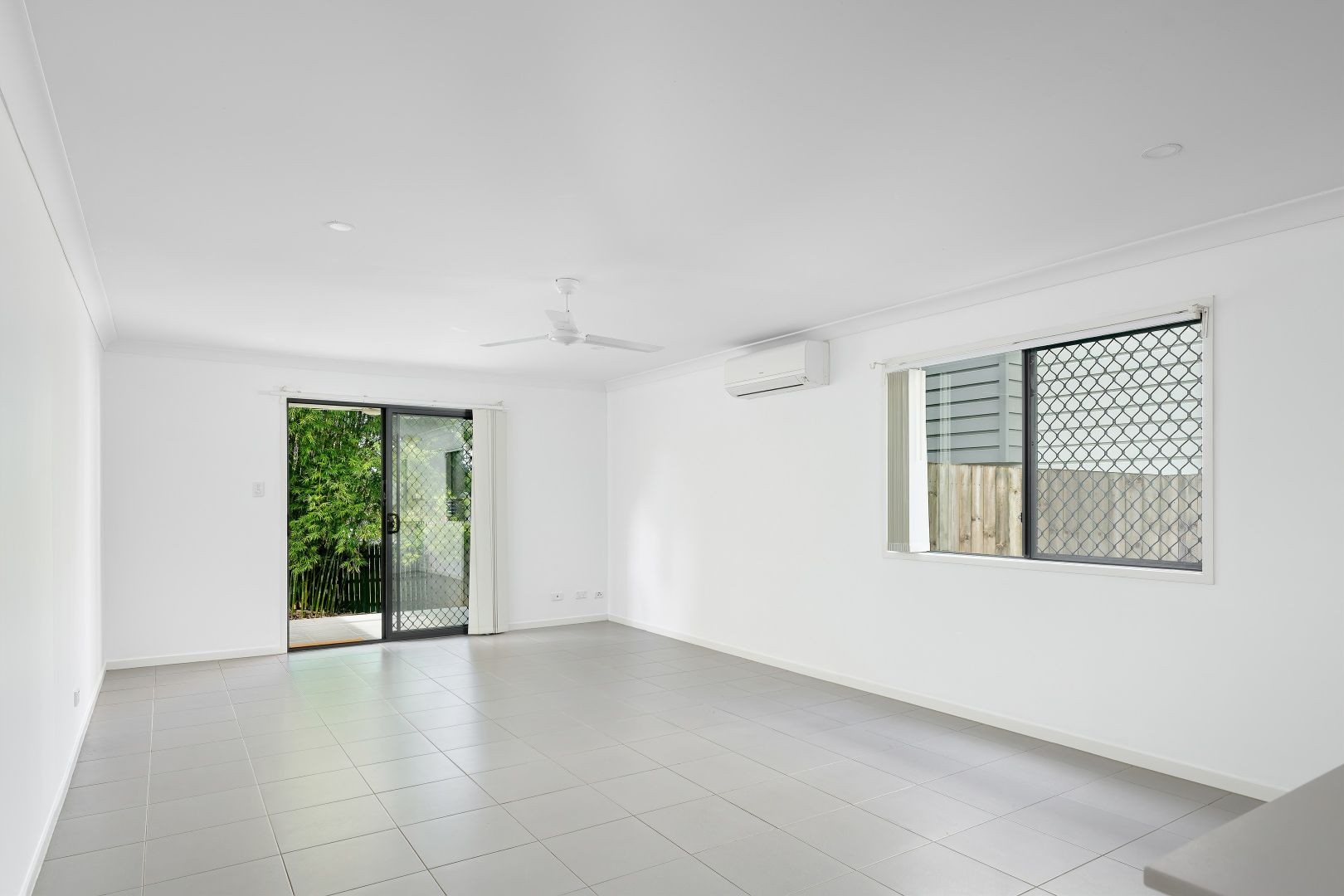 1/14A Ken May Way, Kingston, QLD 4114