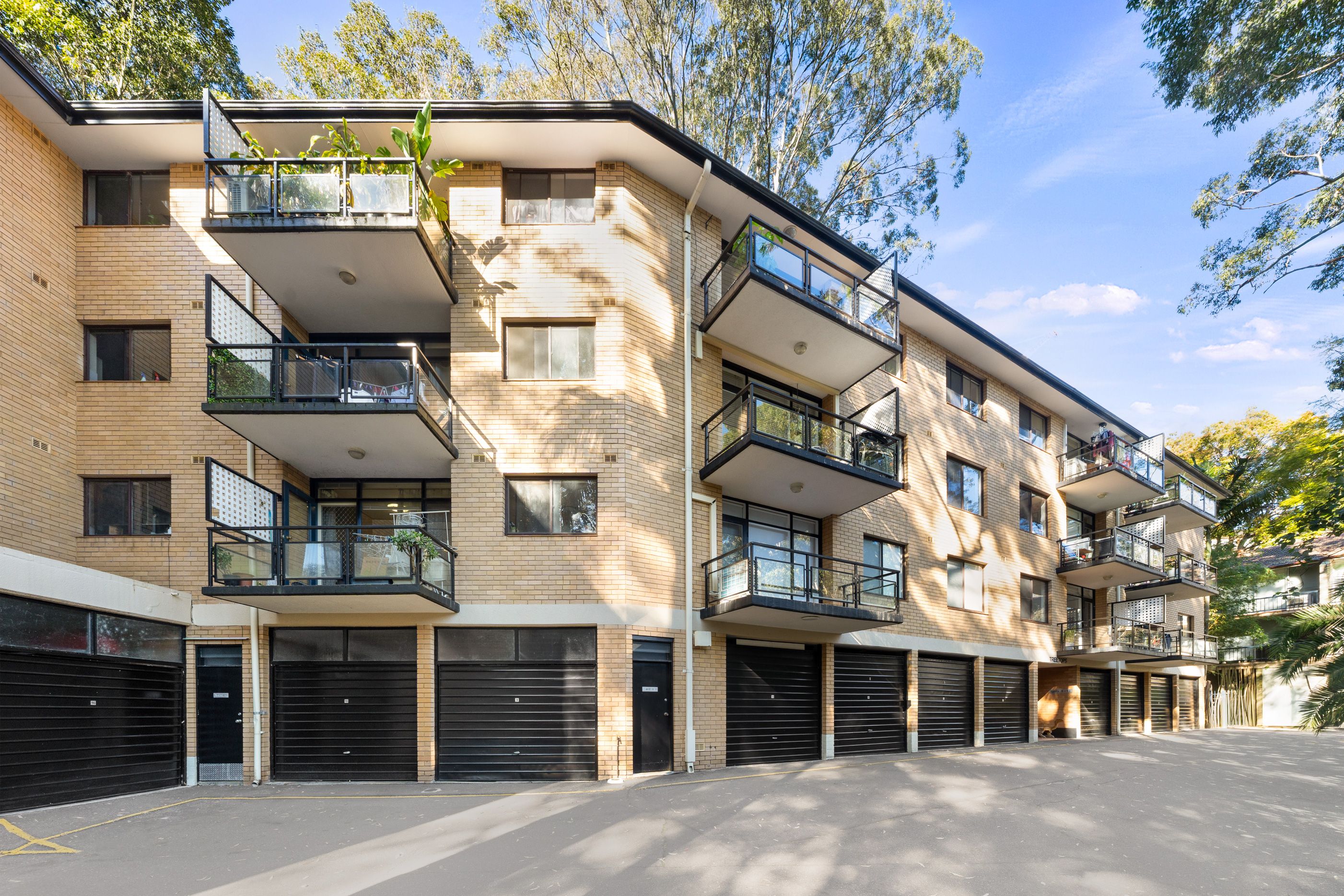 2/2 Peckham Avenue — photo from Ray White AY Realty Chatswood