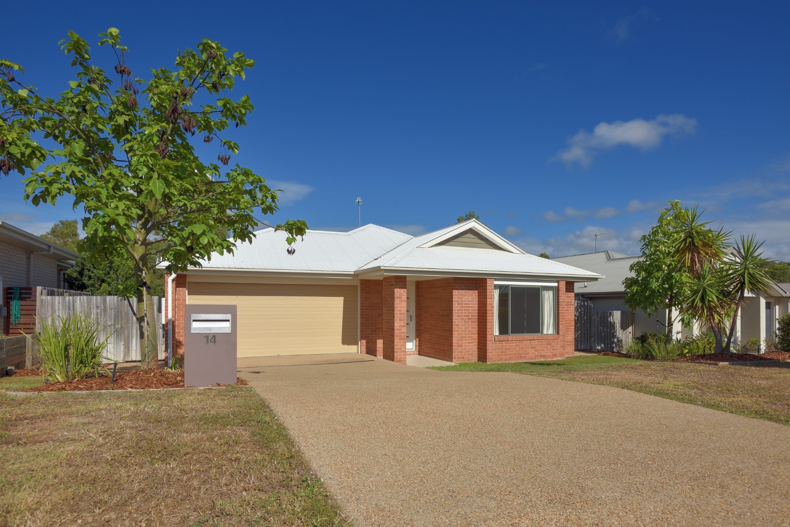14 Bragg Court, Kirkwood, QLD 4680