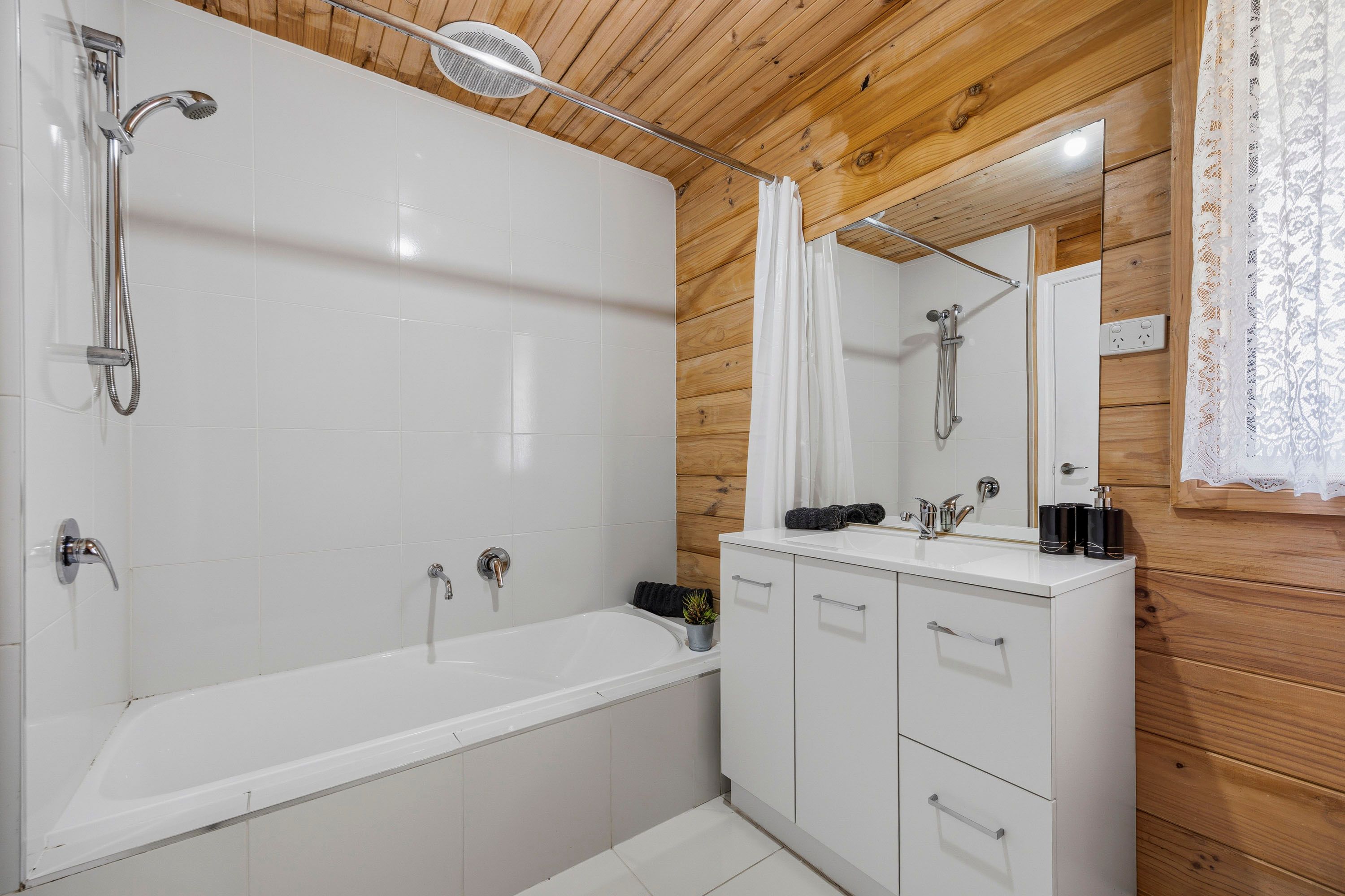 30 Pascoe Street — photo 17 of 27