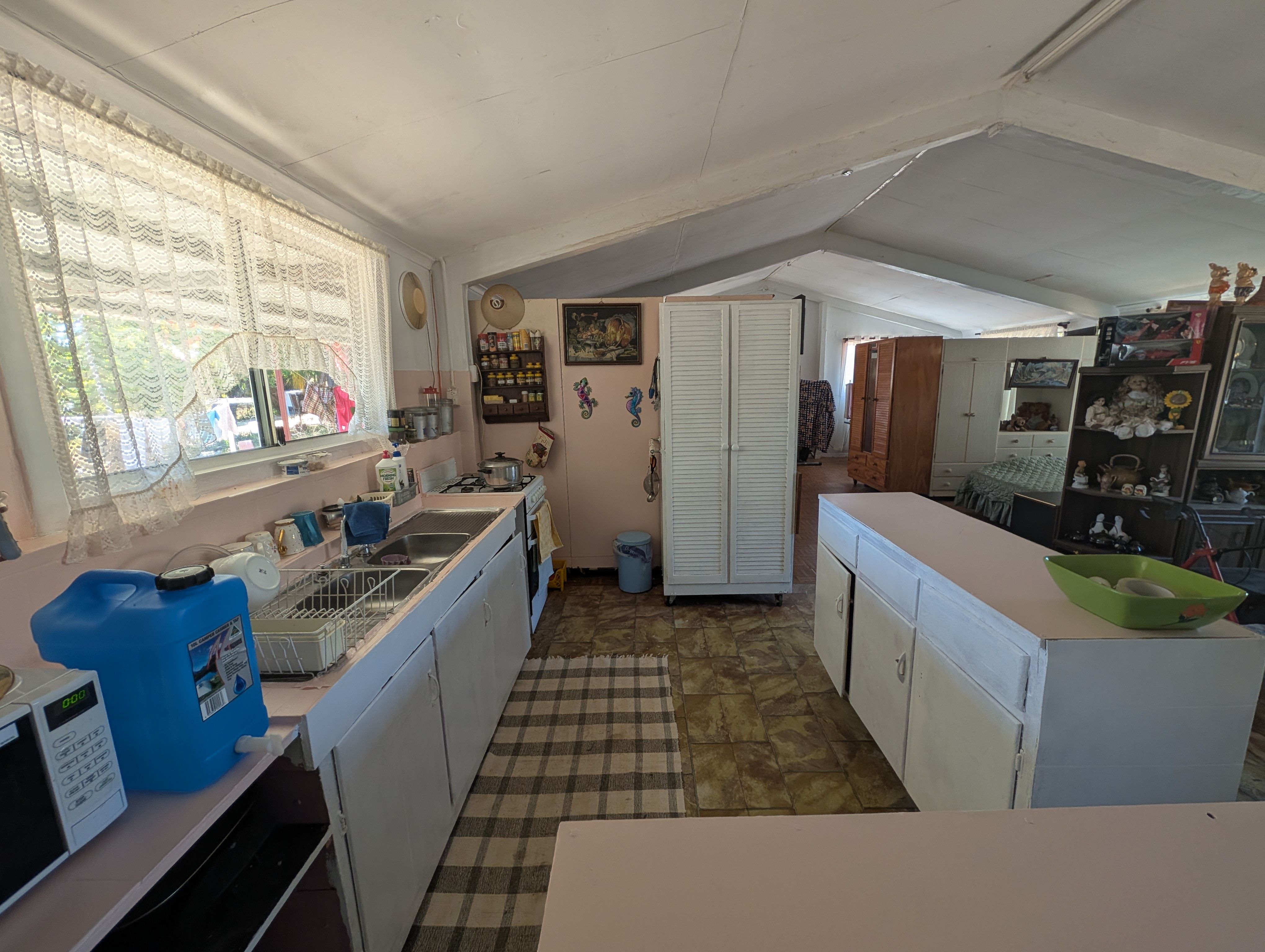 129 Vaughan Road — photo 4 of 17