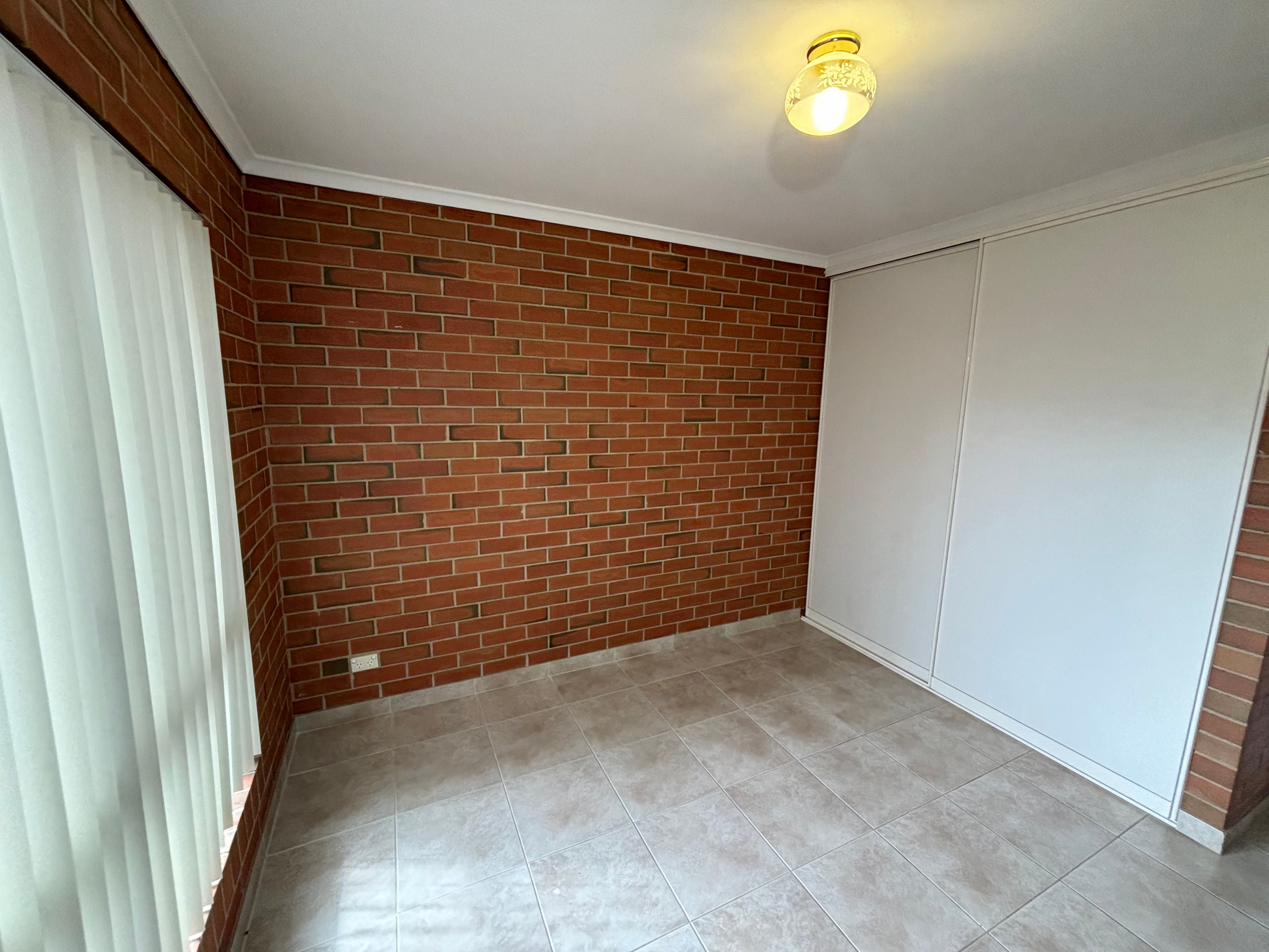 24-26 Uri Street — photo 10 of 23