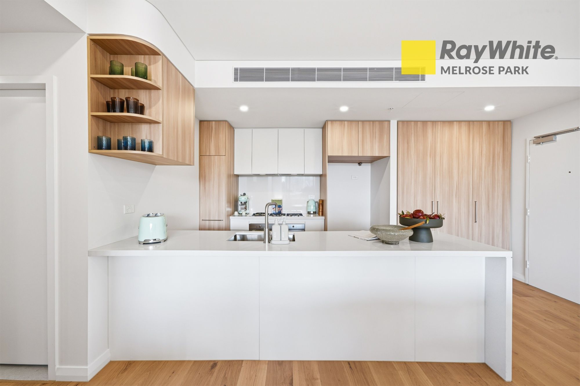 Brand NEW| Melrose Central| Luxury Living| Unbeatable Connectivity — photo 11 of 13