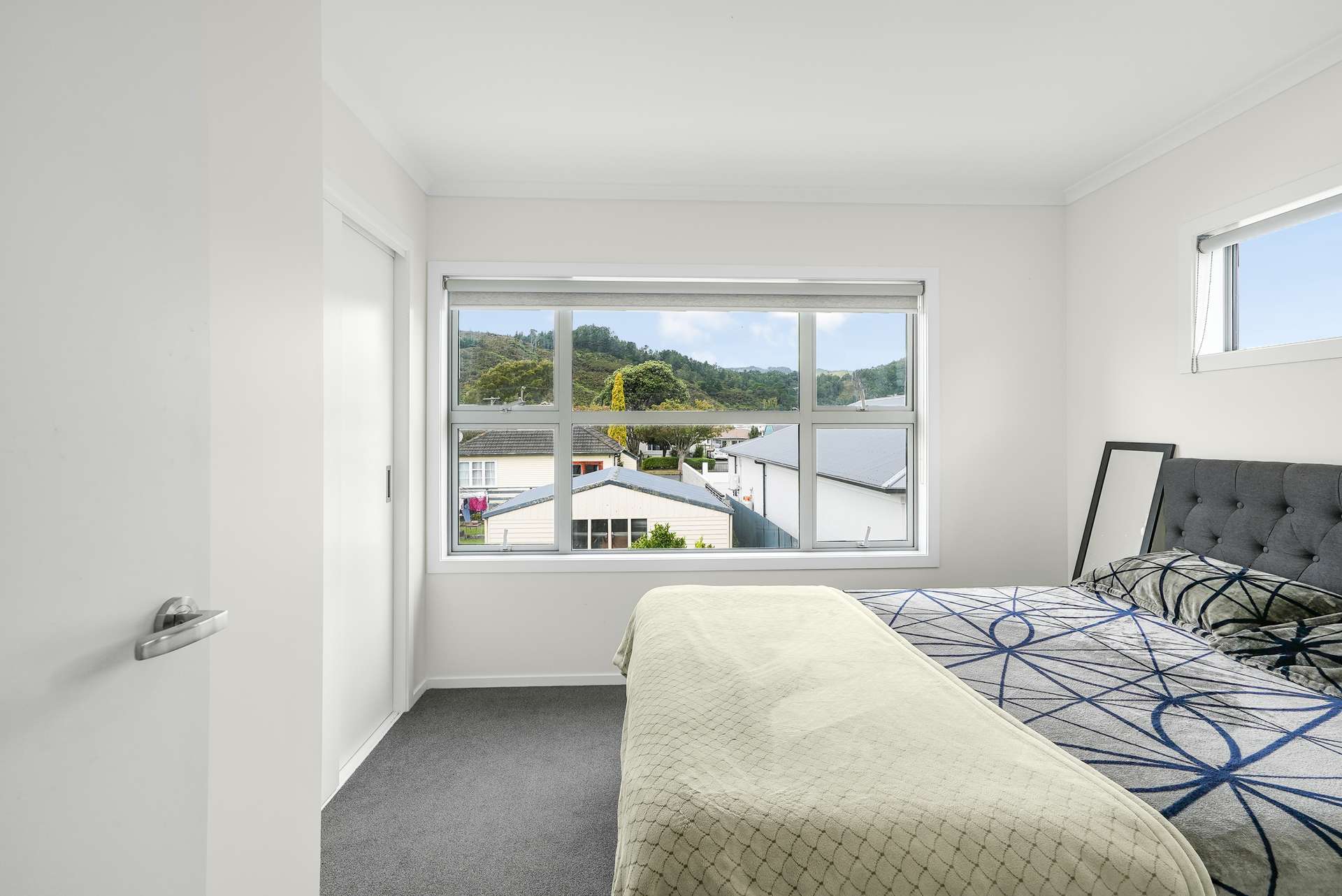 12 Ronalds Way photo 5