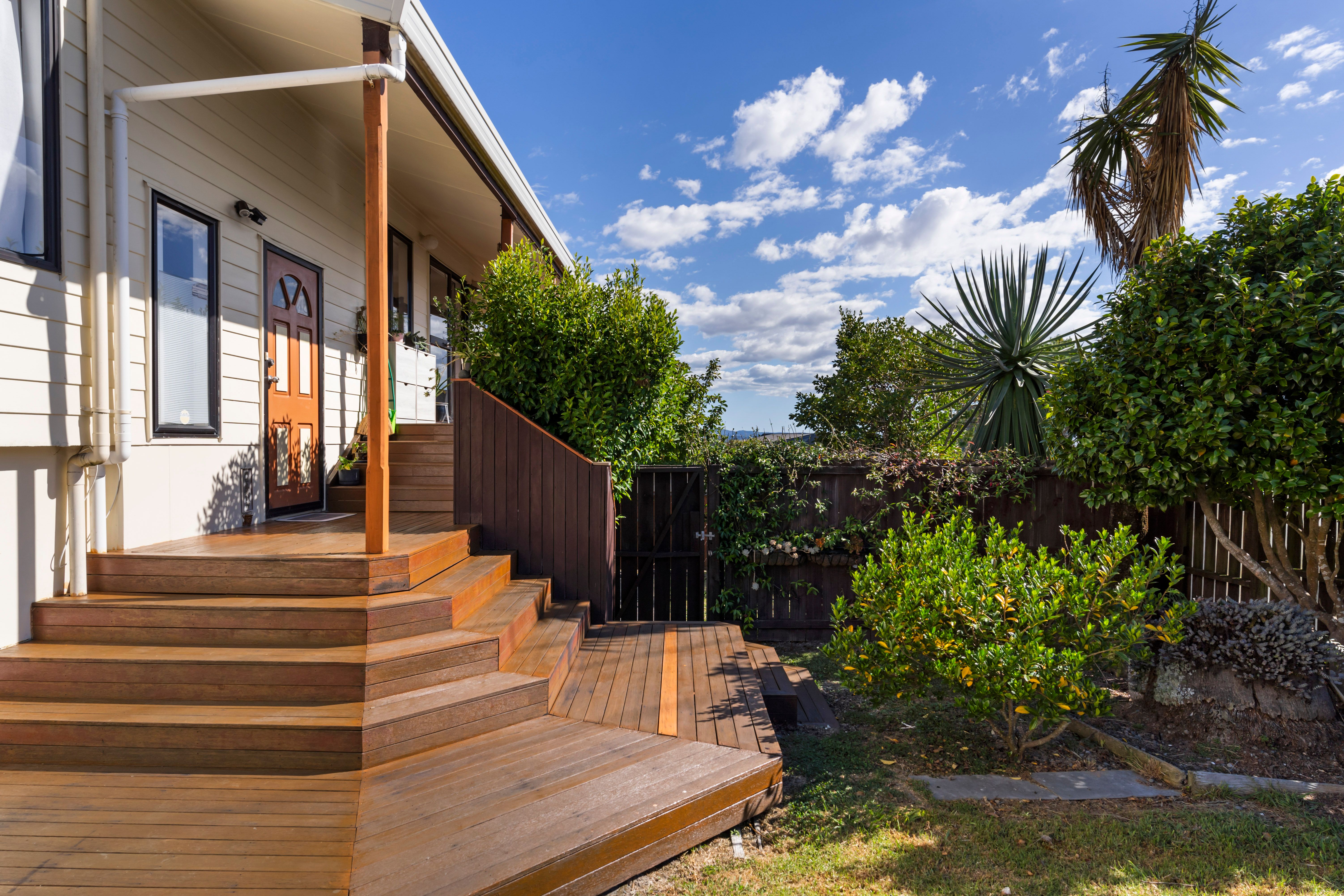 17 Hale Crescent, Bayview, North Shore City