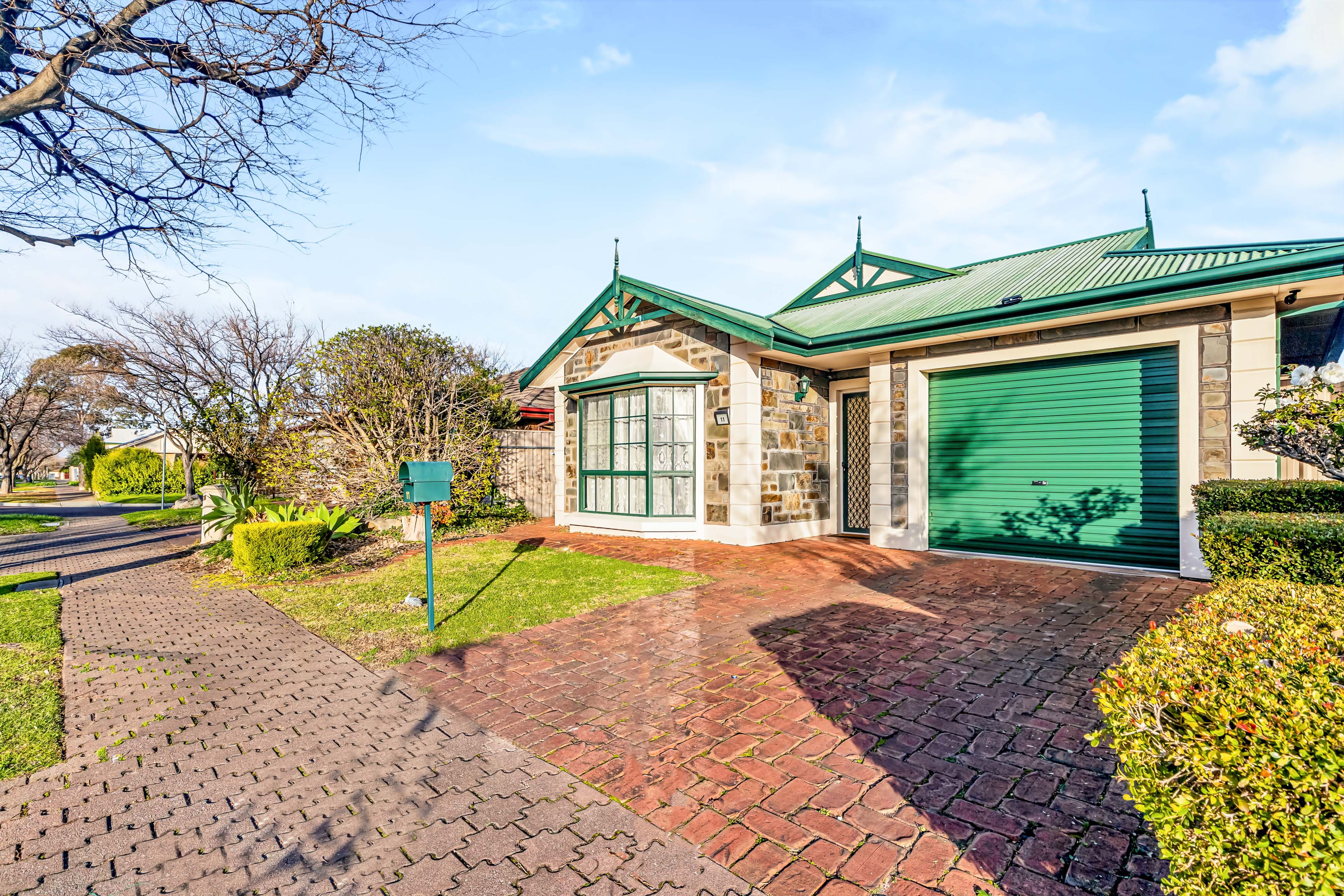 11 Hampton Drive, Oakden, SA 5086