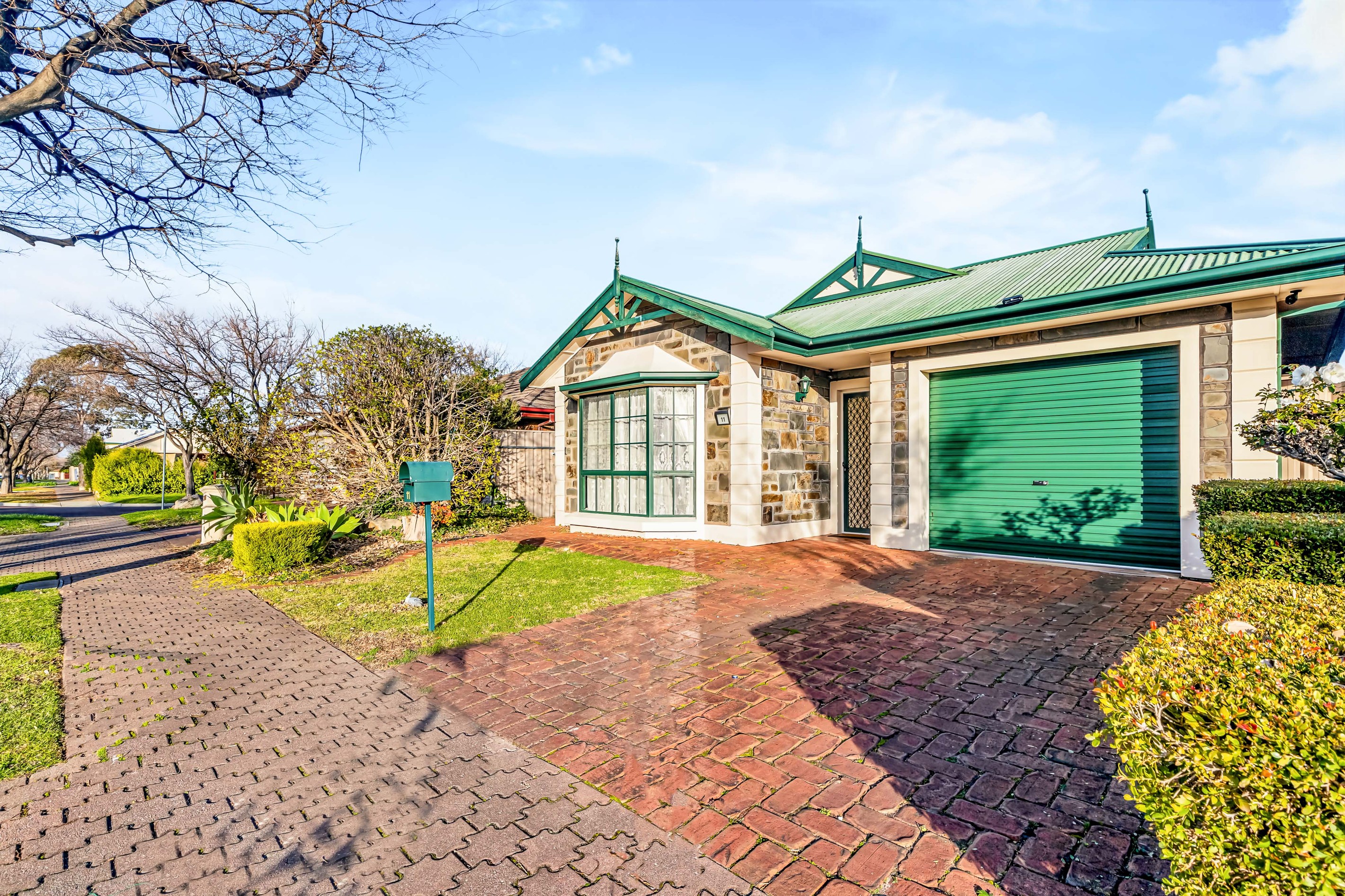11 Hampton Drive, Oakden, SA 5086