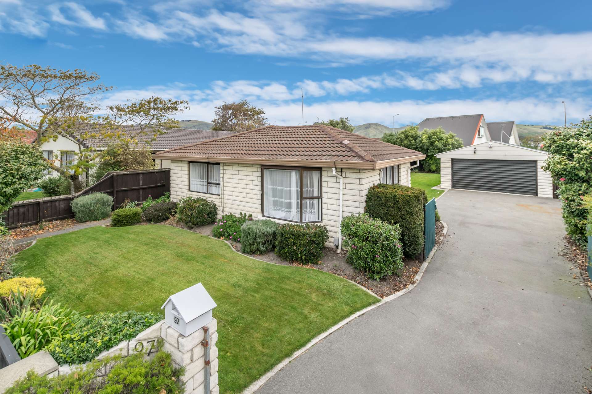 97 Bayswater Crescent photo 0