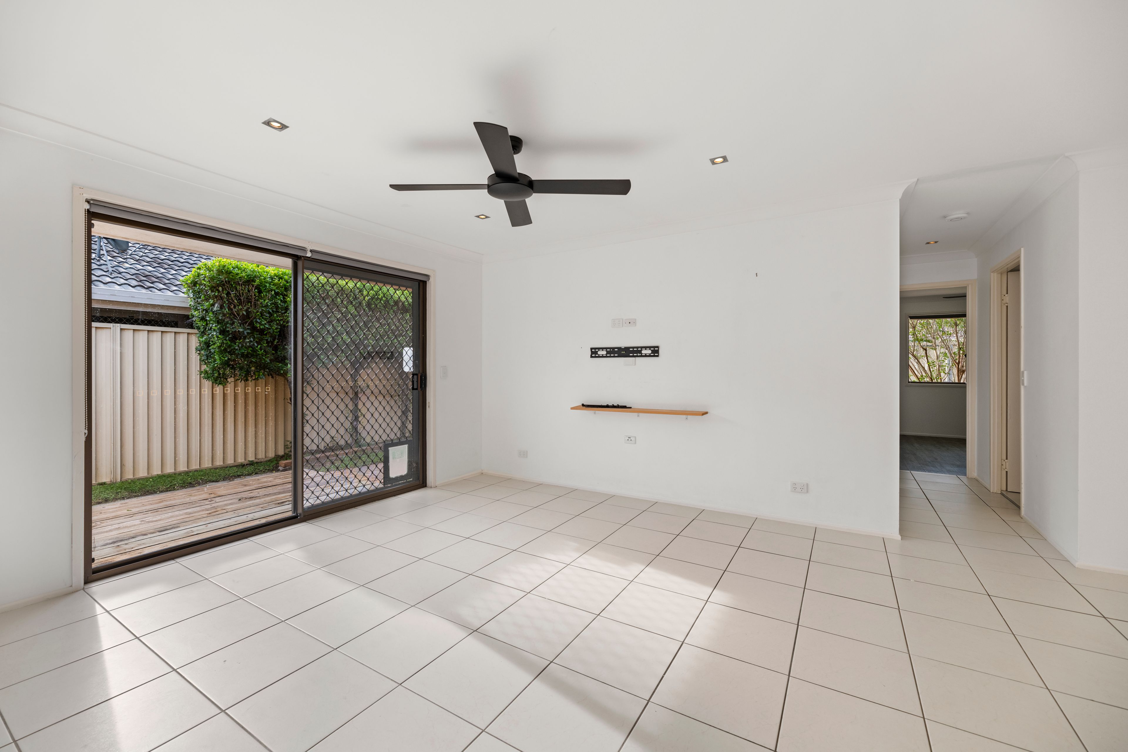 1/141 Central Street, Labrador, QLD 4215