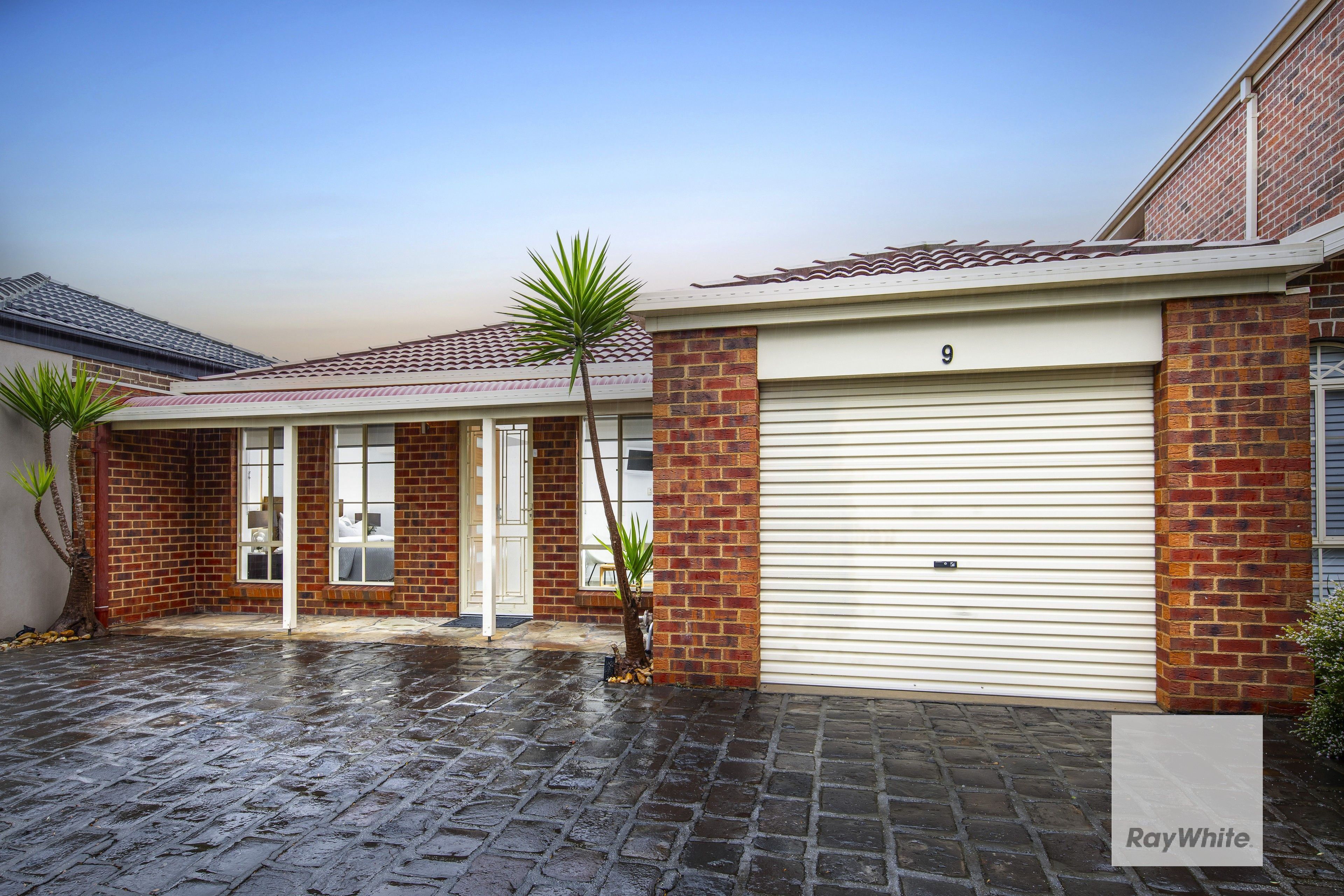 9 Huegill Drive, Burnside VIC 3023