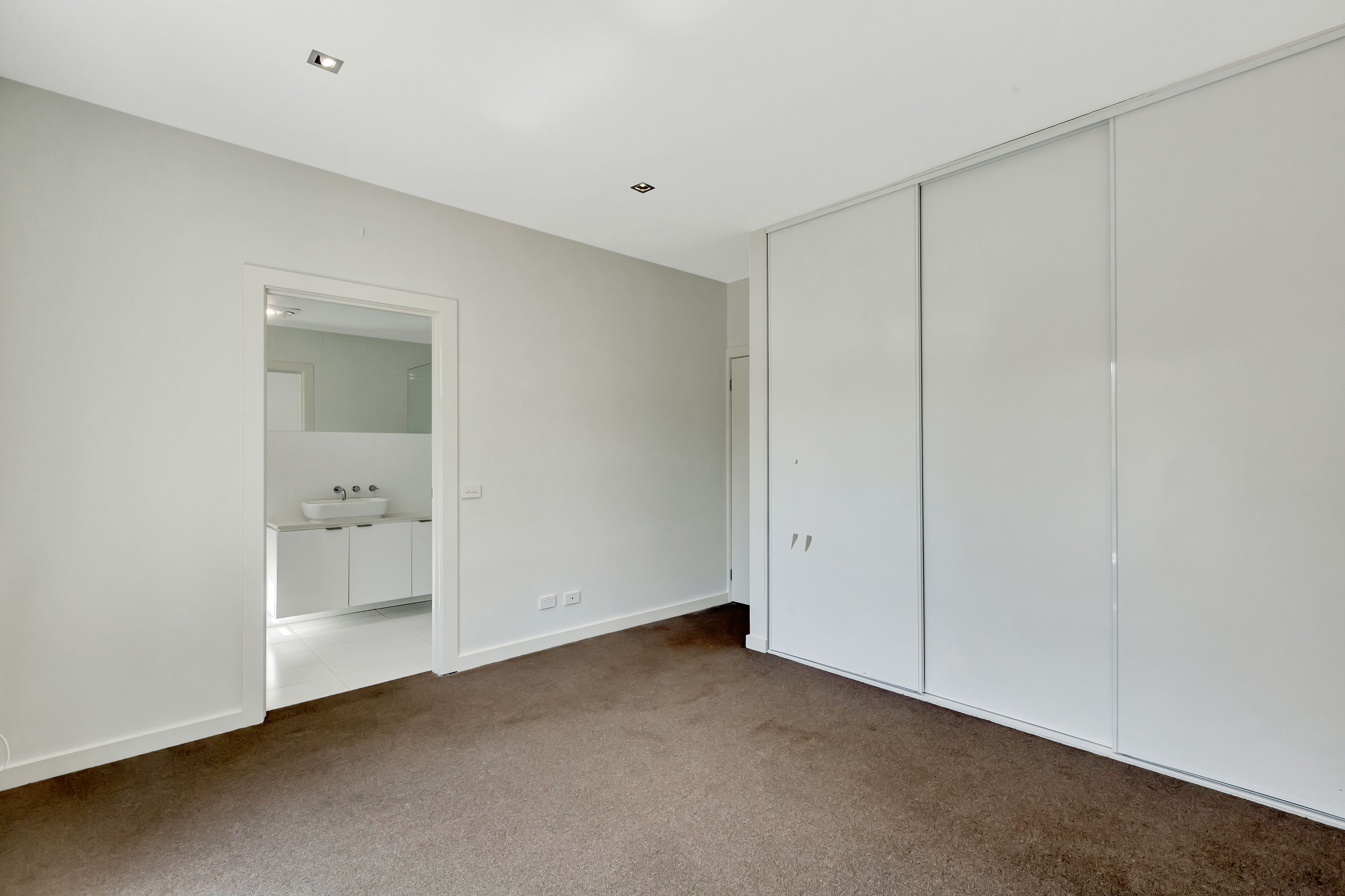2/21-23 Westgate Street — photo 7 of 12