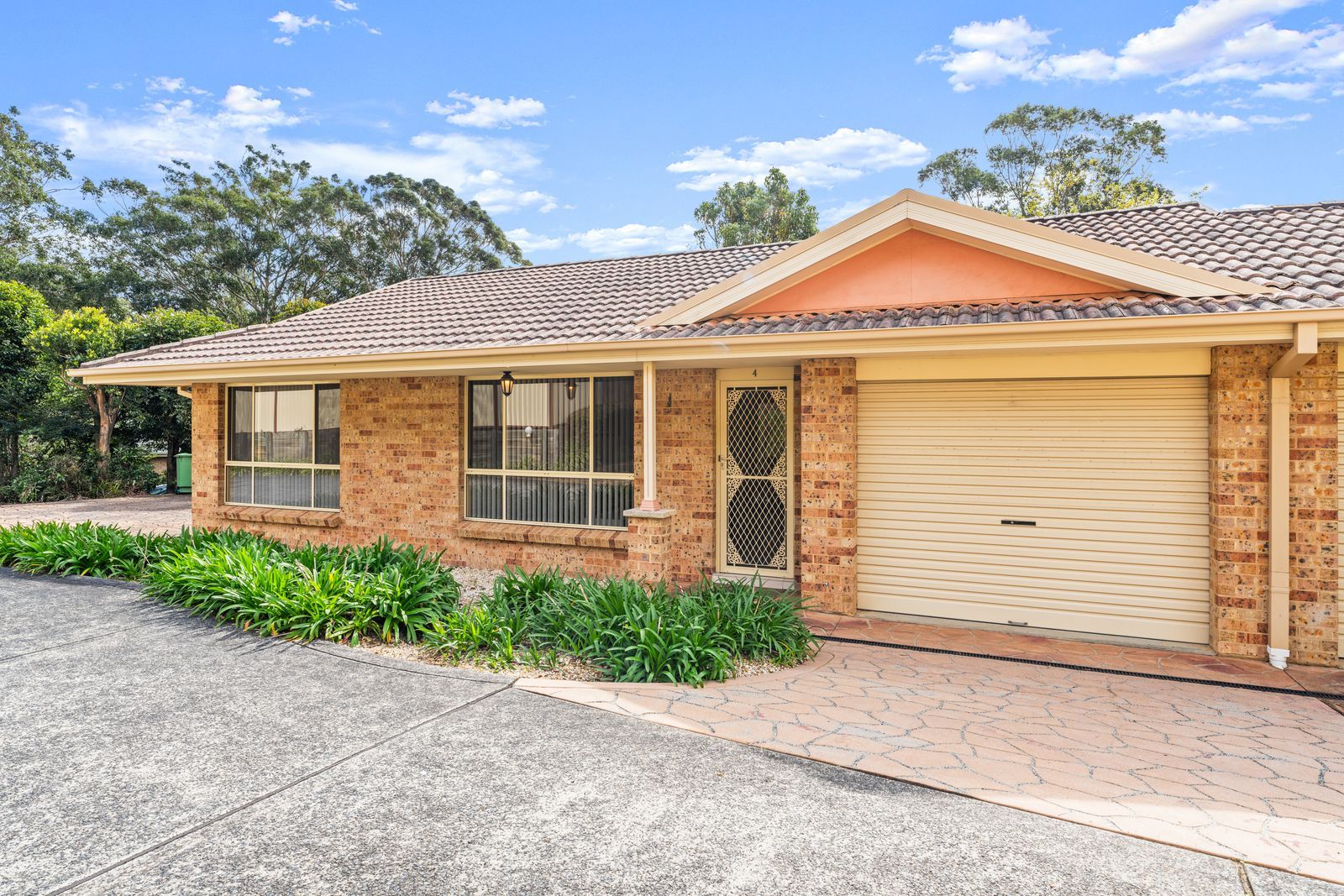 2 Hillview Crescent, Tuggerah NSW 2259