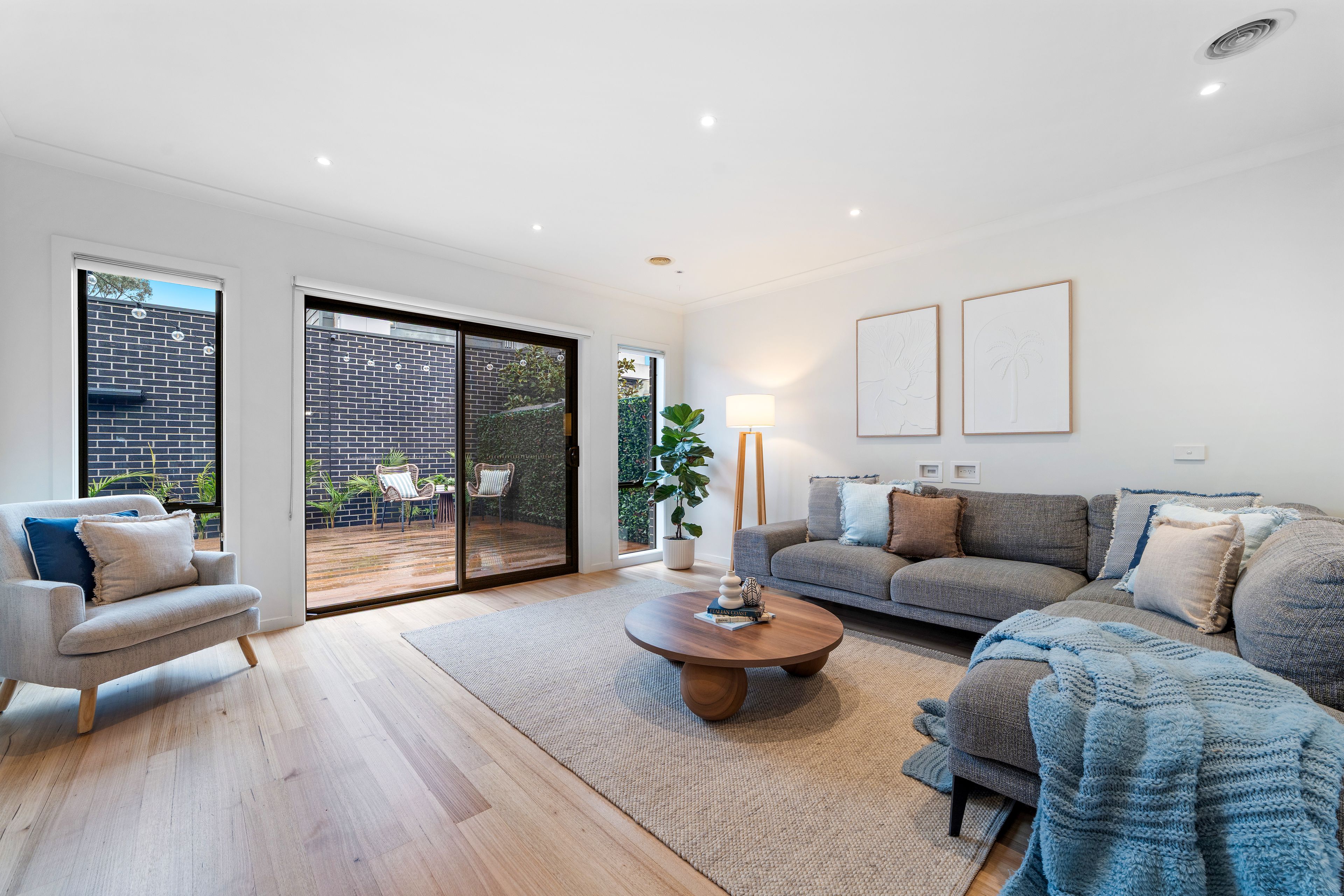 2/38 Cannes Avenue — photo 3 of 22