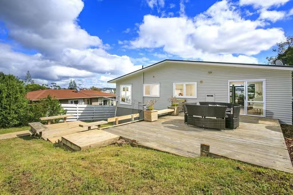 24 Arrow Road, Forrest Hill, North Shore City