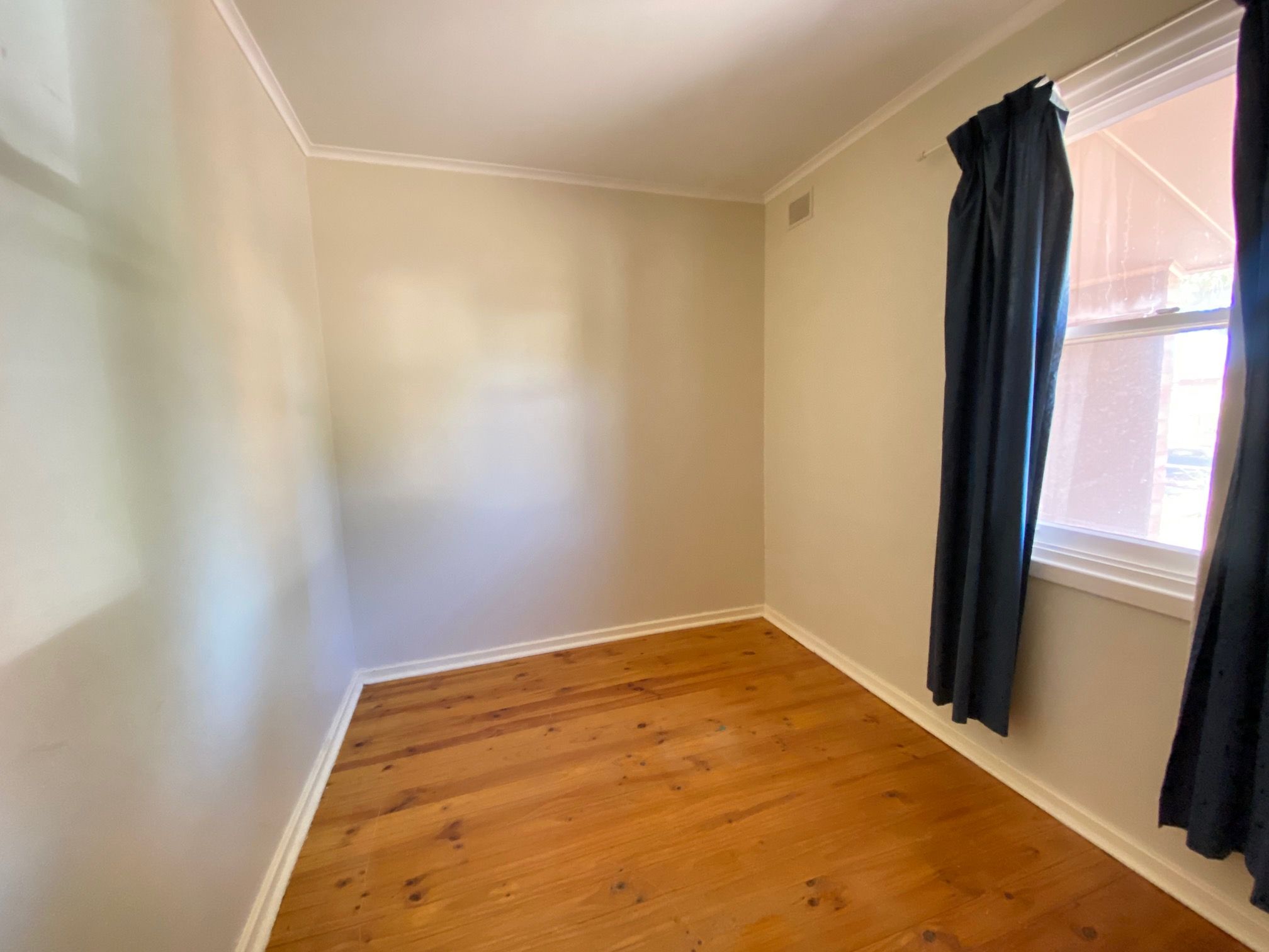 16 Albert Street — photo 8 of 10