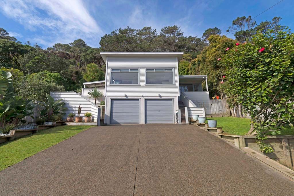 71 Domain Crescent, Muriwai Beach, Rodney