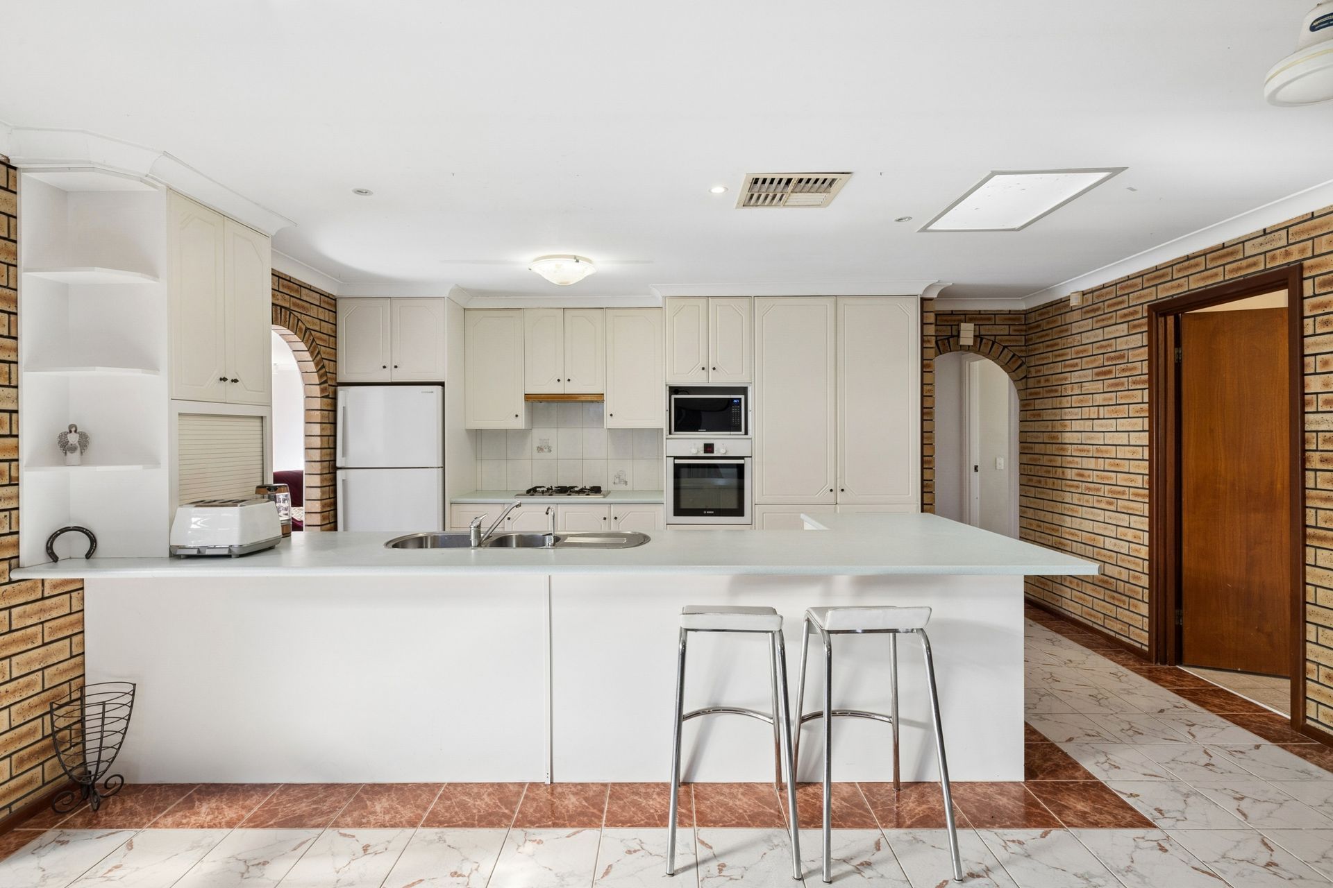 11 Kirkpatrick Crescent — photo 10 of 25
