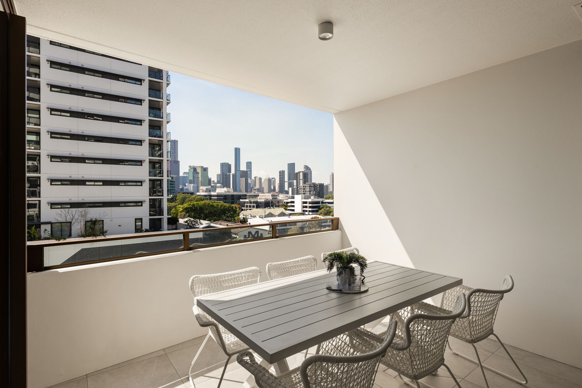 708/33 Railway Terrace — photo from Ray White West End