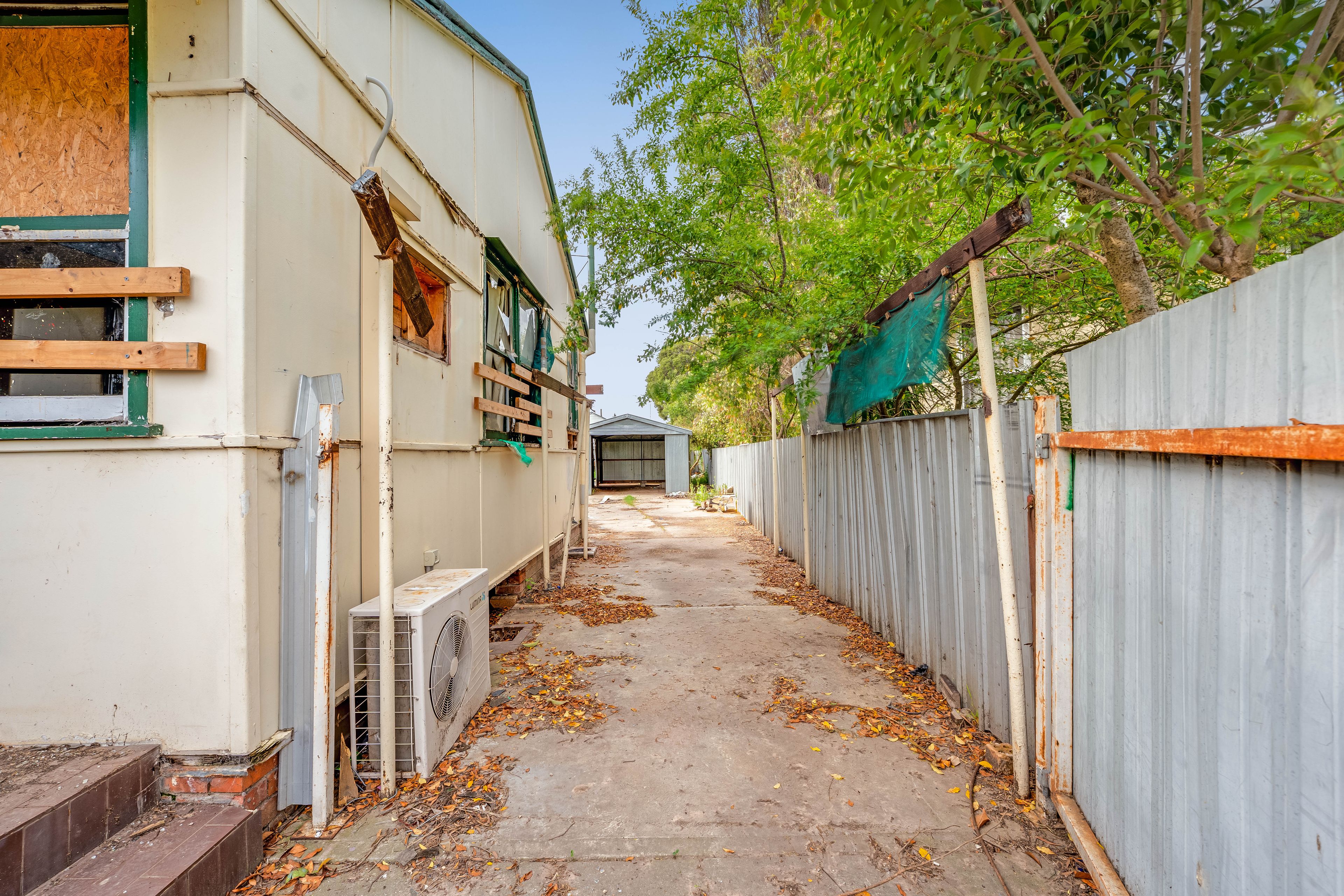 288 Swan Street — photo 8 of 25