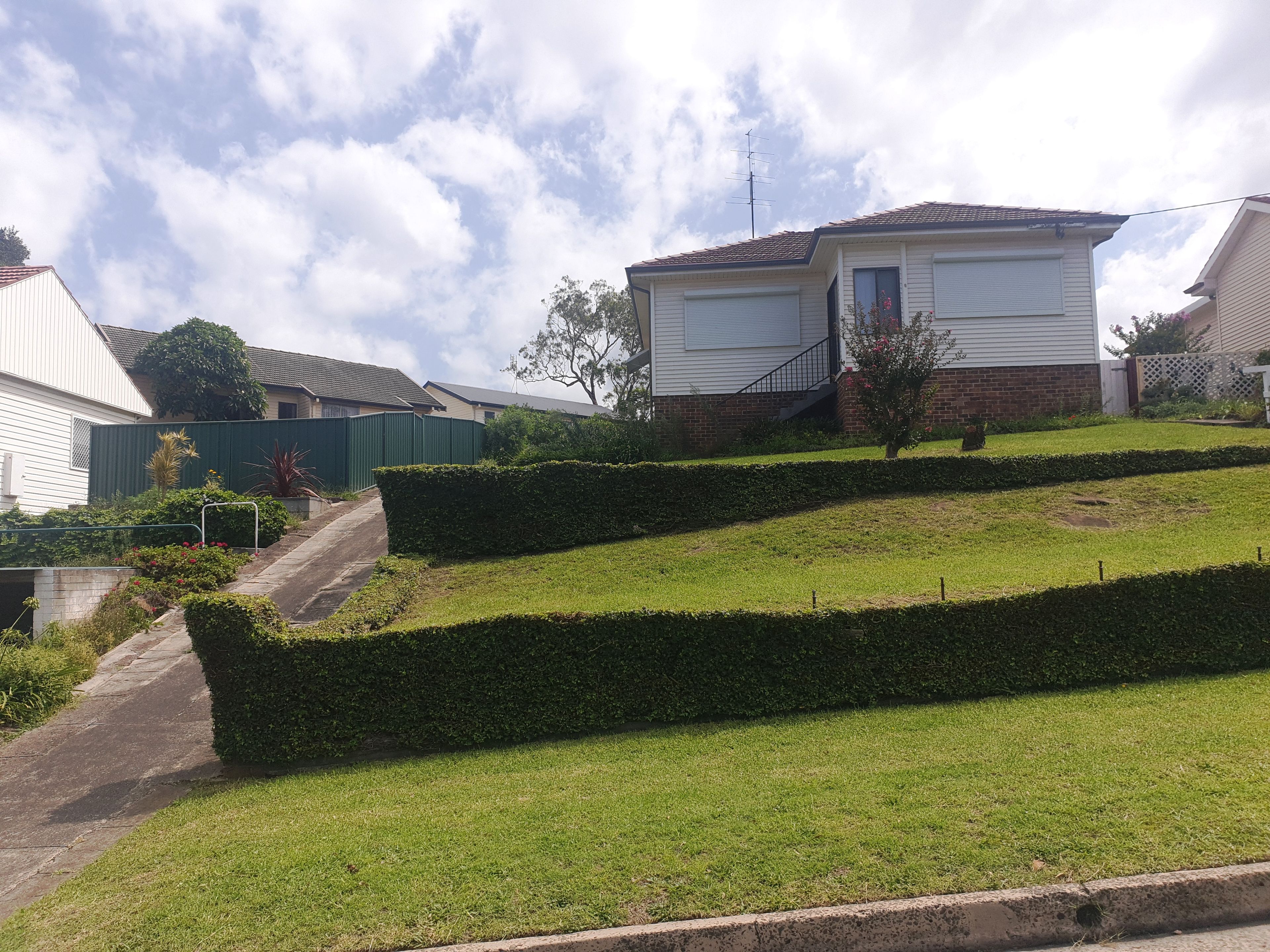 6 Claremont Avenue, Lake Heights, NSW 2502
