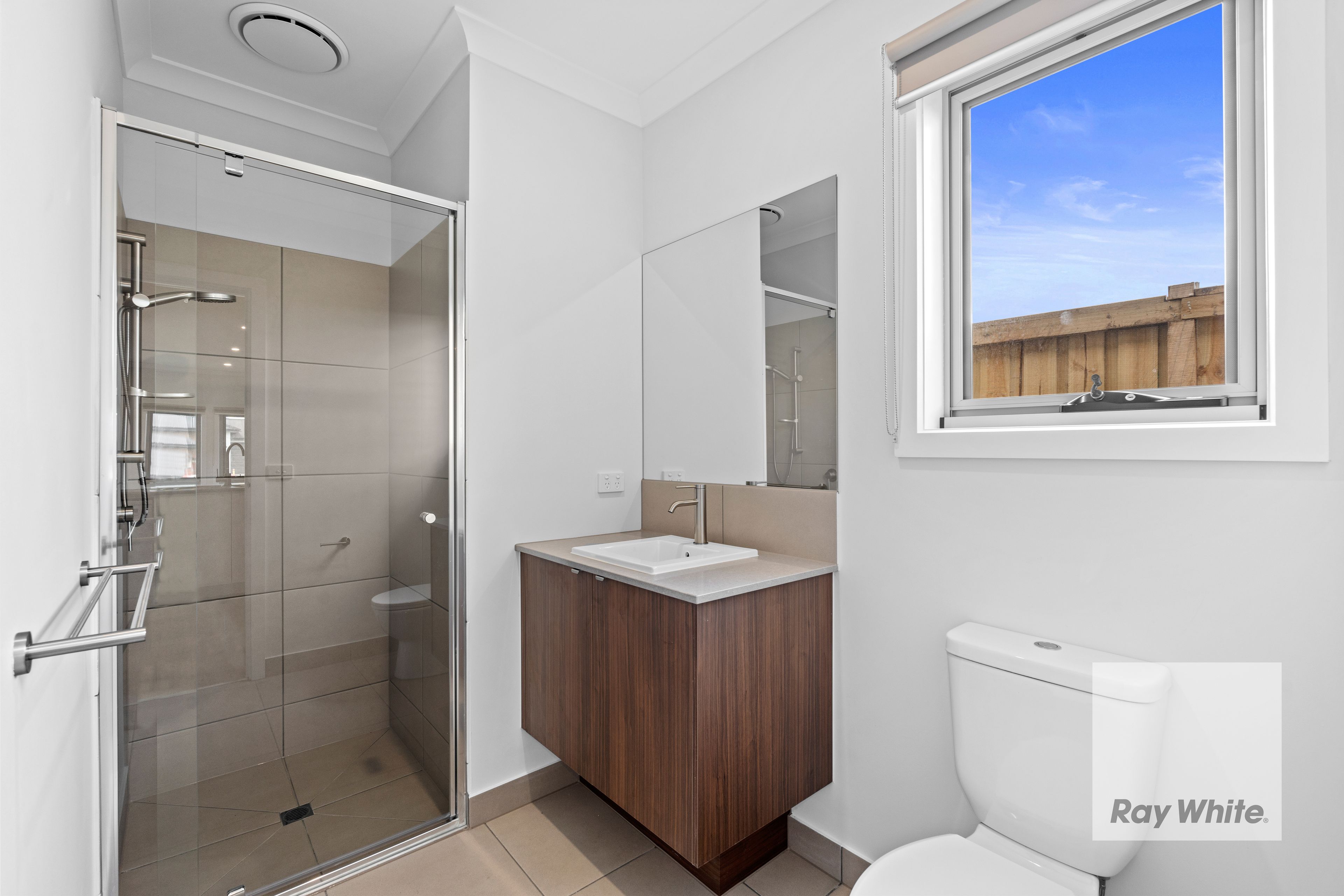 95 Whiteside Street — photo 3 of 12