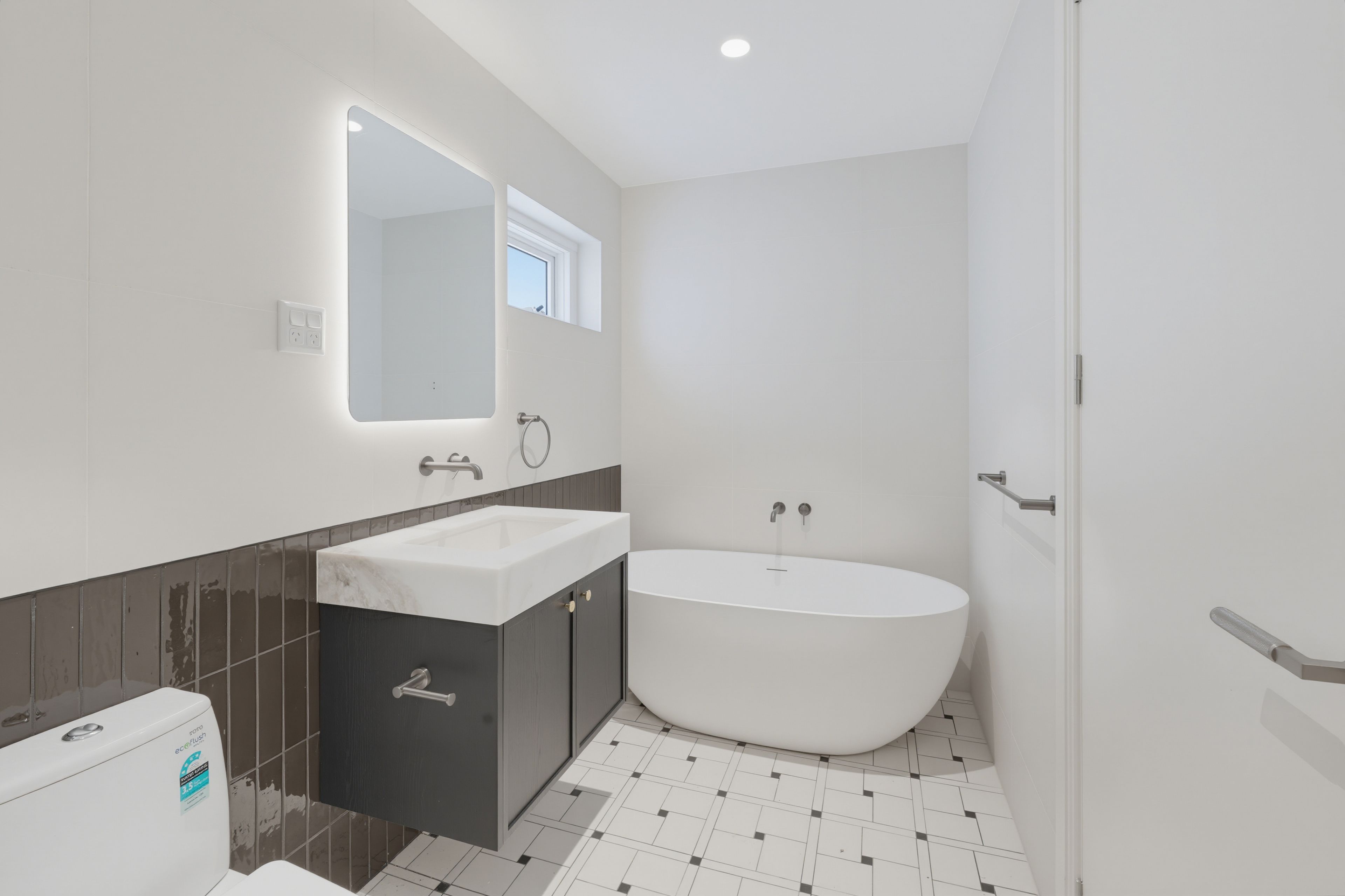 8/2 Woodville Avenue — photo 4 of 6