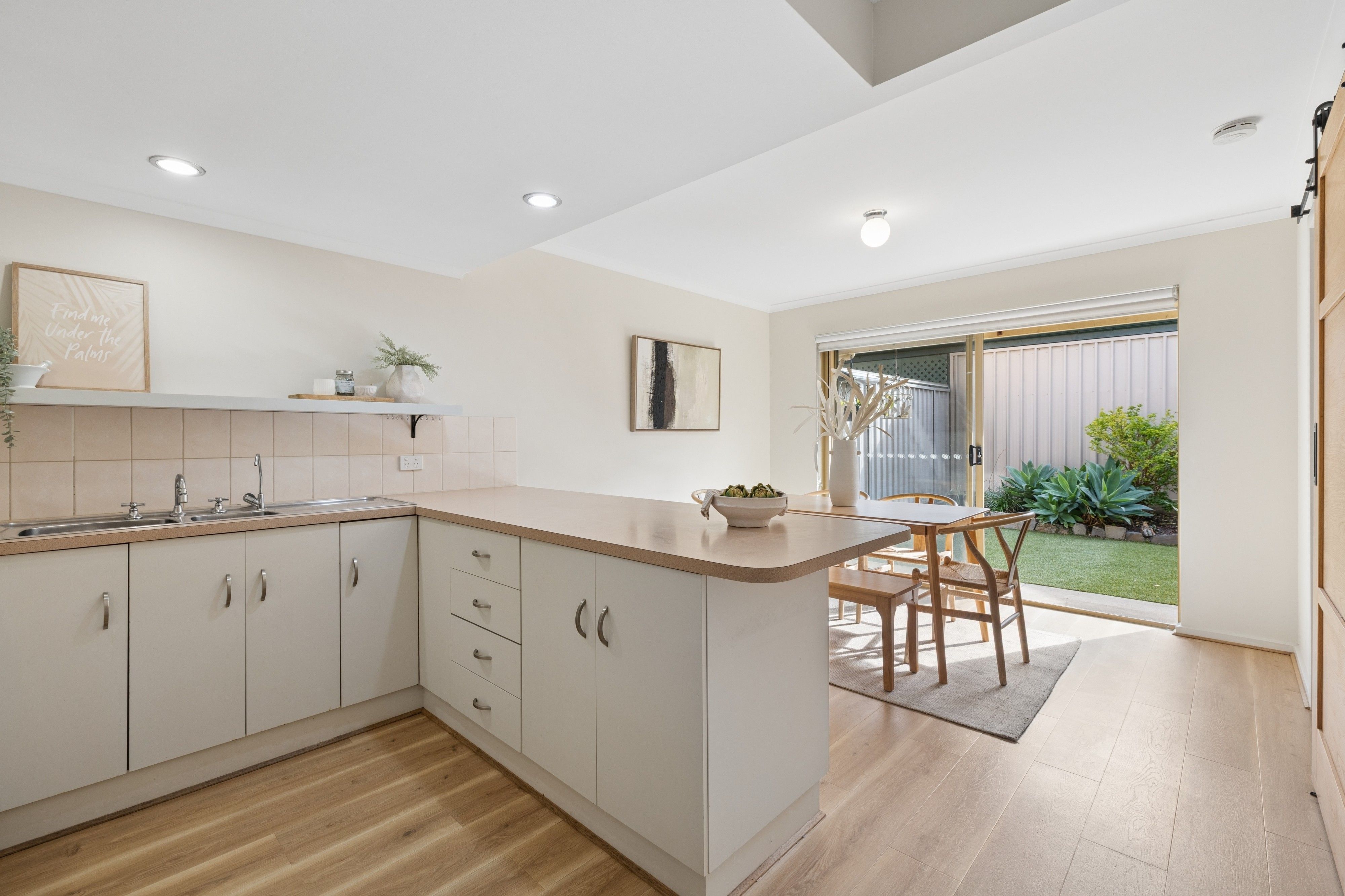2/9 Mayfair Place — photo 8 of 25