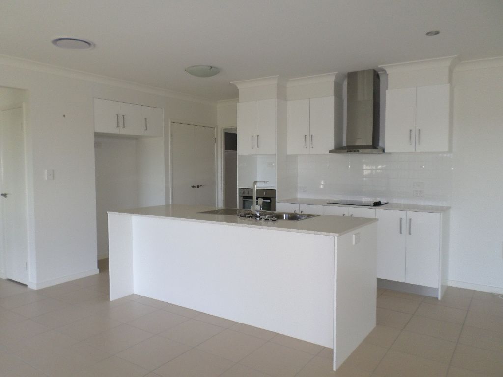 Yamanto, QLD 4305