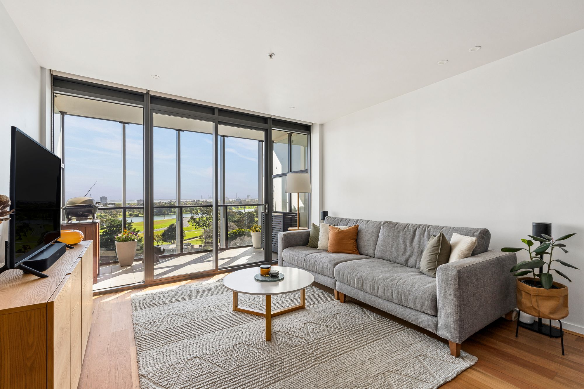 712/55 Queens Road — photo from Ray White Southbank | Melbourne City