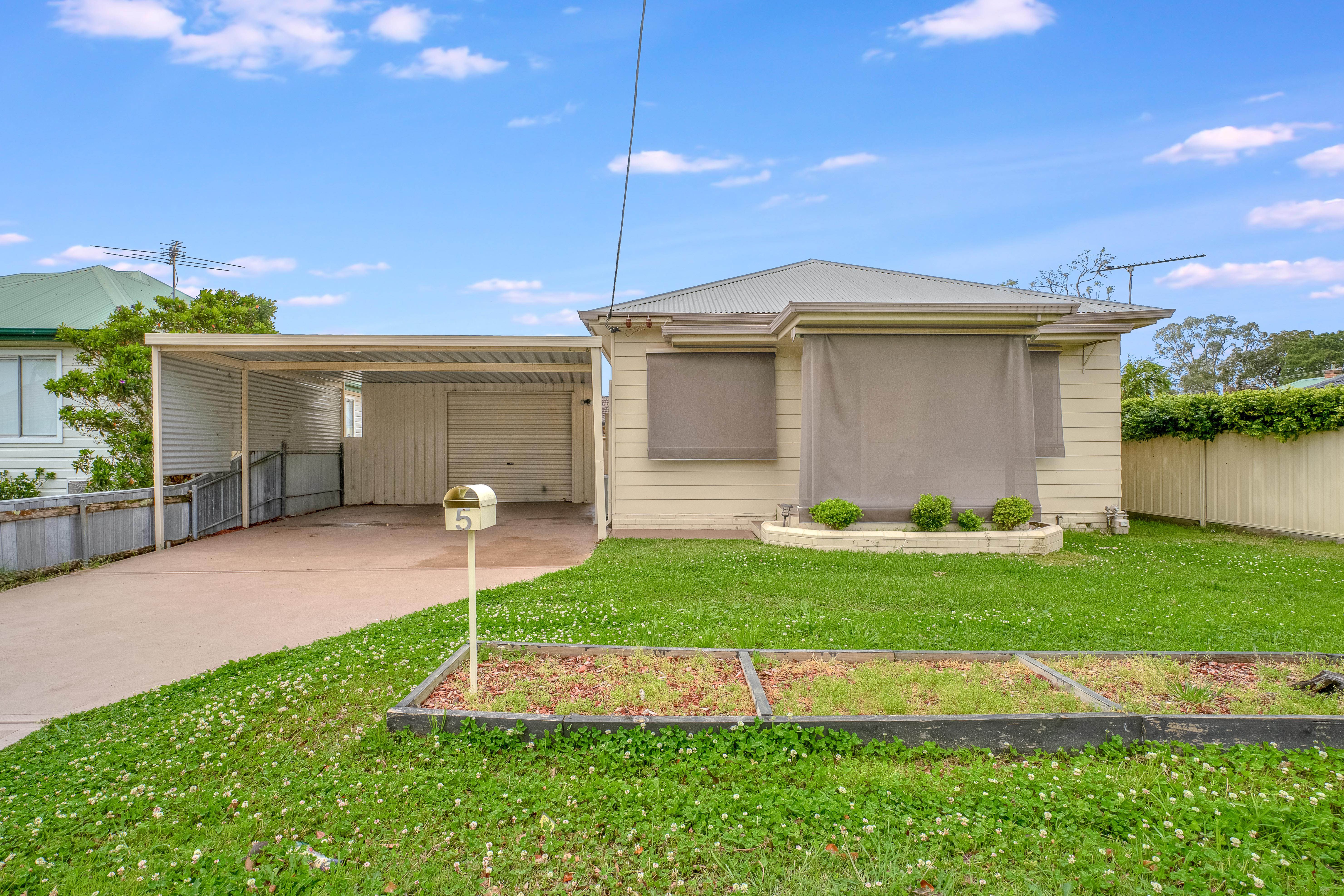 5 Western Avenue, Tarro NSW 2322