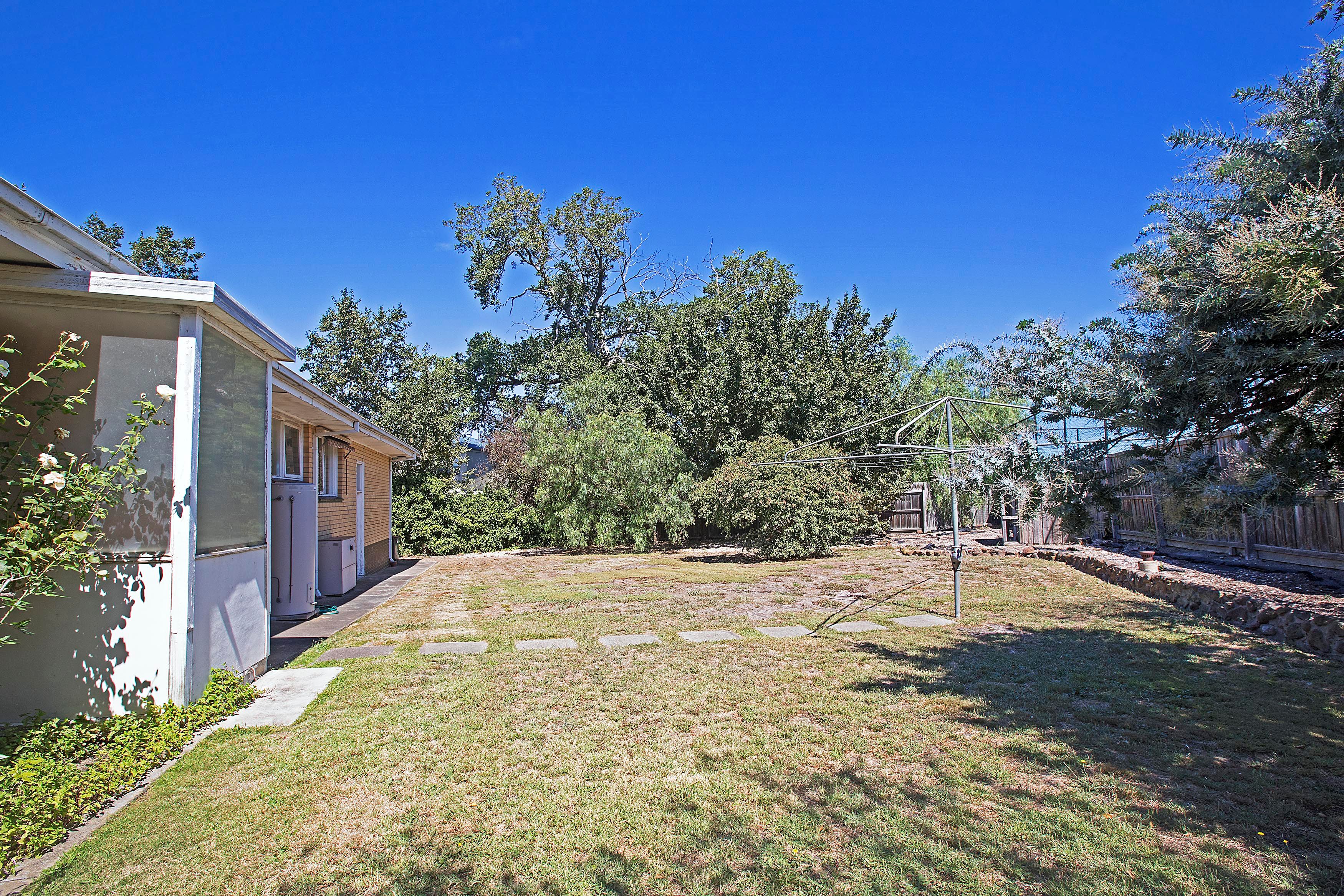 7 Bruthen Road, Highton, VIC 3216